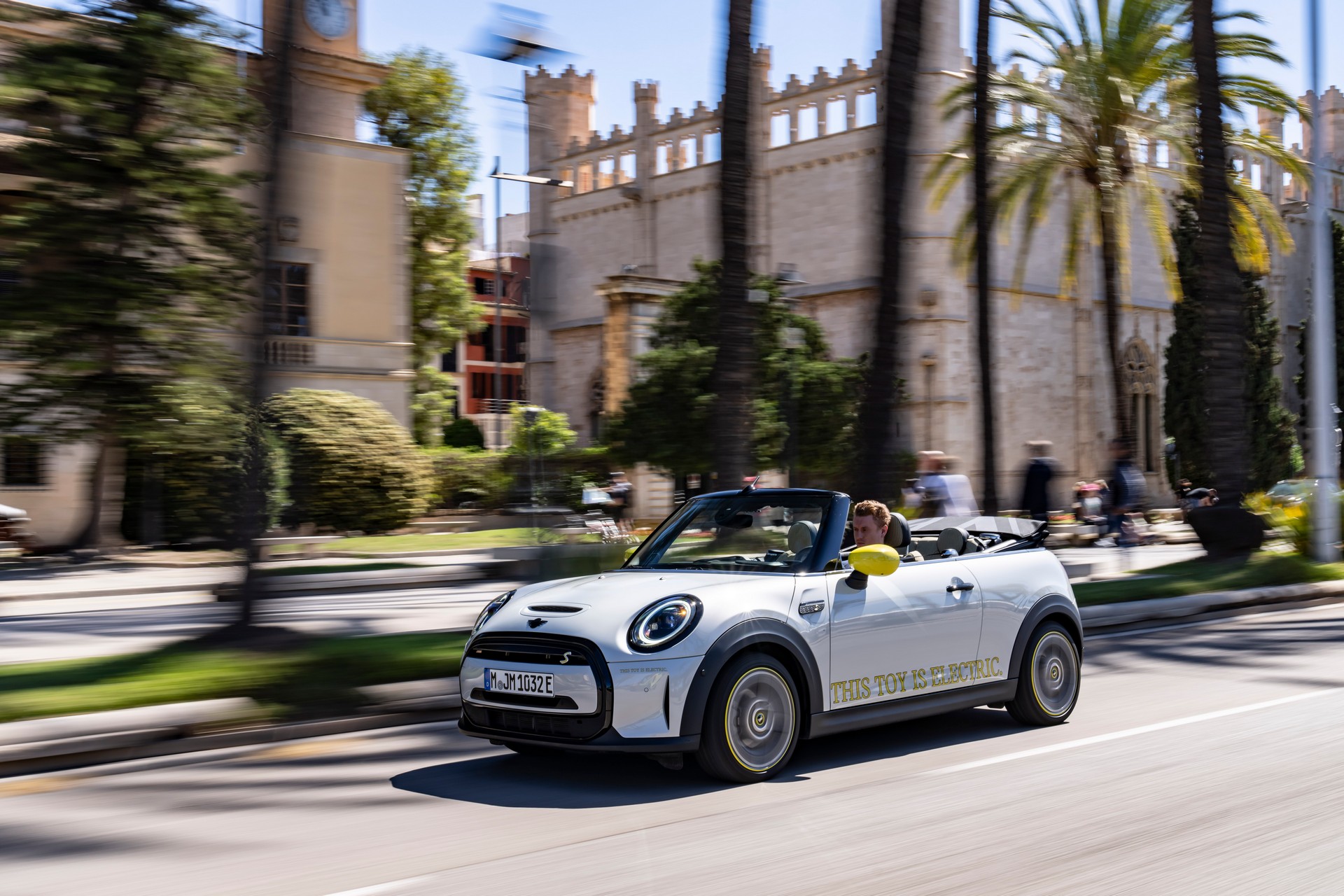 Mini Cooper SE Convertible Is A One-Off EV Built For Enthusiasts