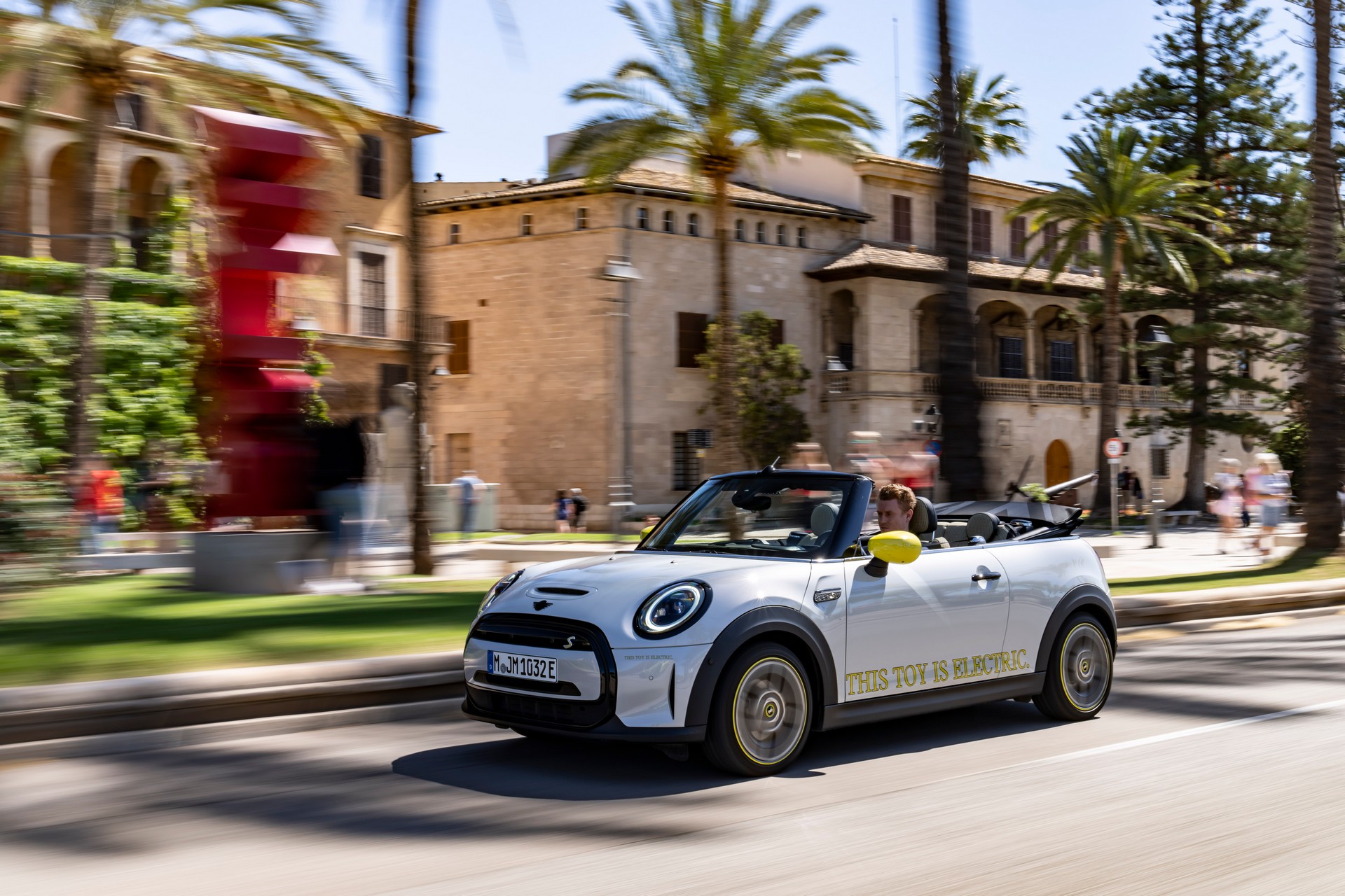 Mini Cooper SE Convertible Is A One-Off EV Built For Enthusiasts