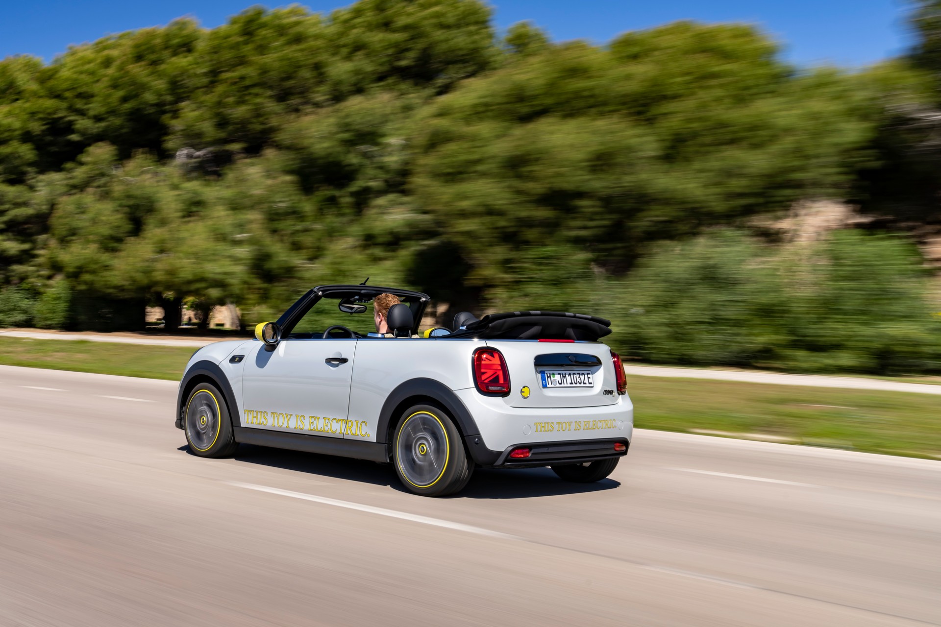 Mini Cooper SE Convertible Is A One-Off EV Built For Enthusiasts