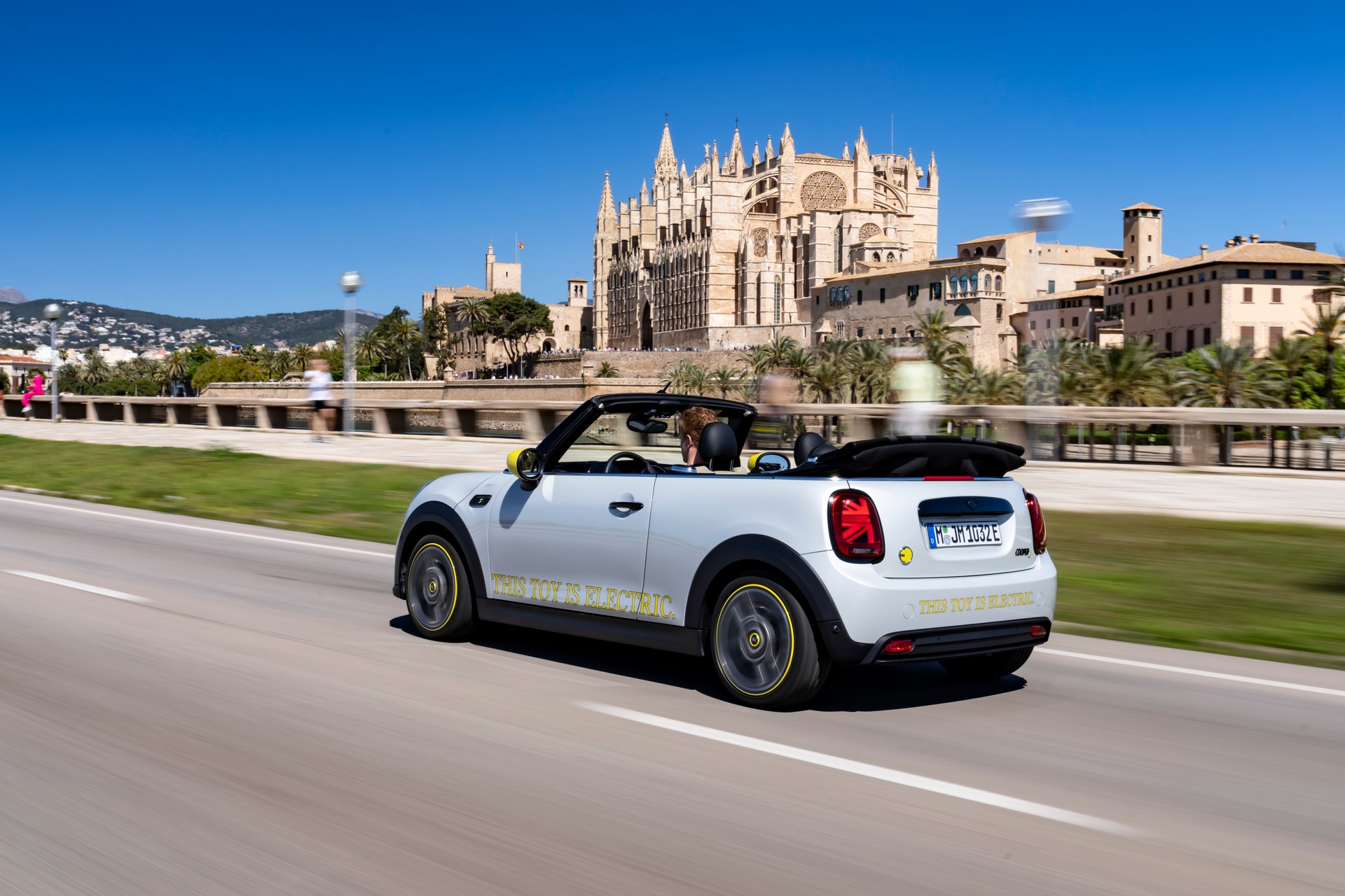 Mini Cooper SE Convertible Is A One-Off EV Built For Enthusiasts
