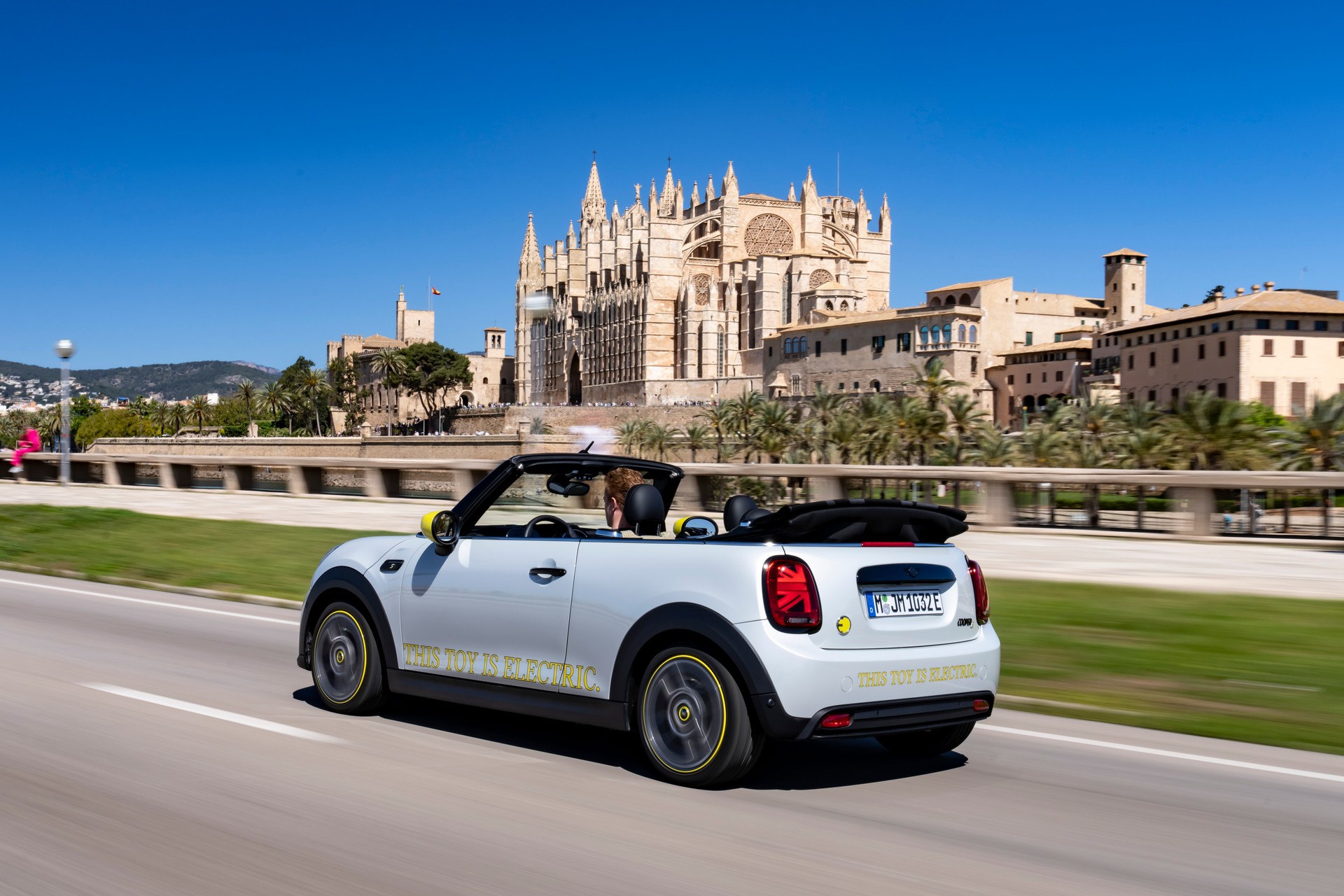 Mini Cooper SE Convertible Is A One-Off EV Built For Enthusiasts