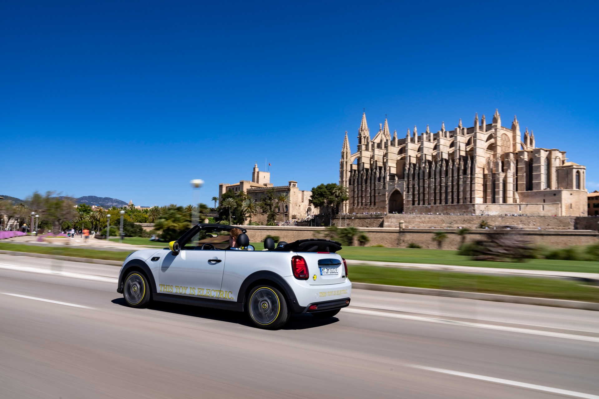 Mini Cooper SE Convertible Is A One-Off EV Built For Enthusiasts