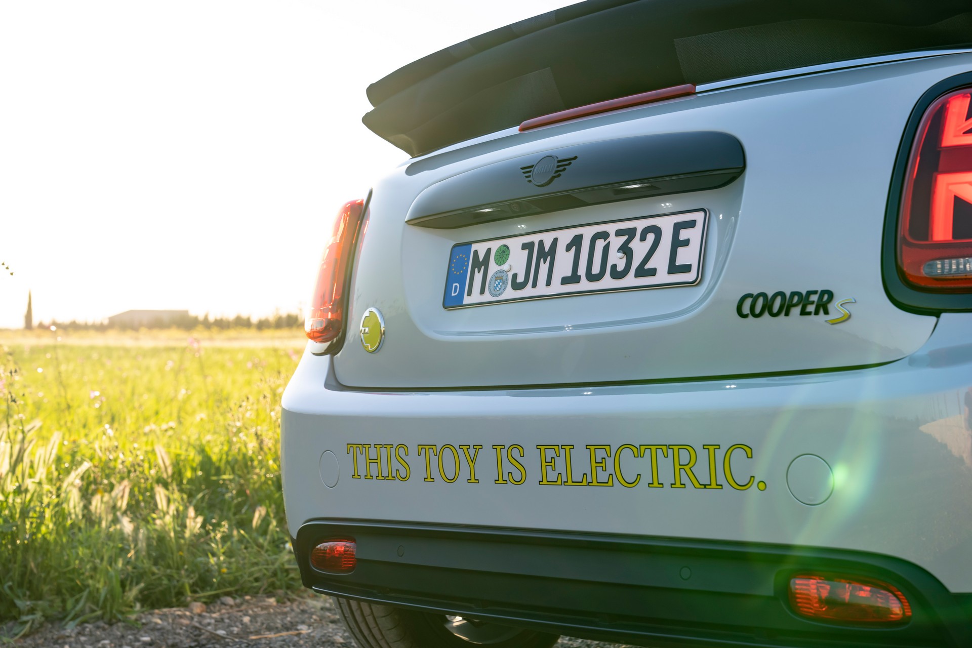 Mini Cooper SE Convertible Is A One-Off EV Built For Enthusiasts