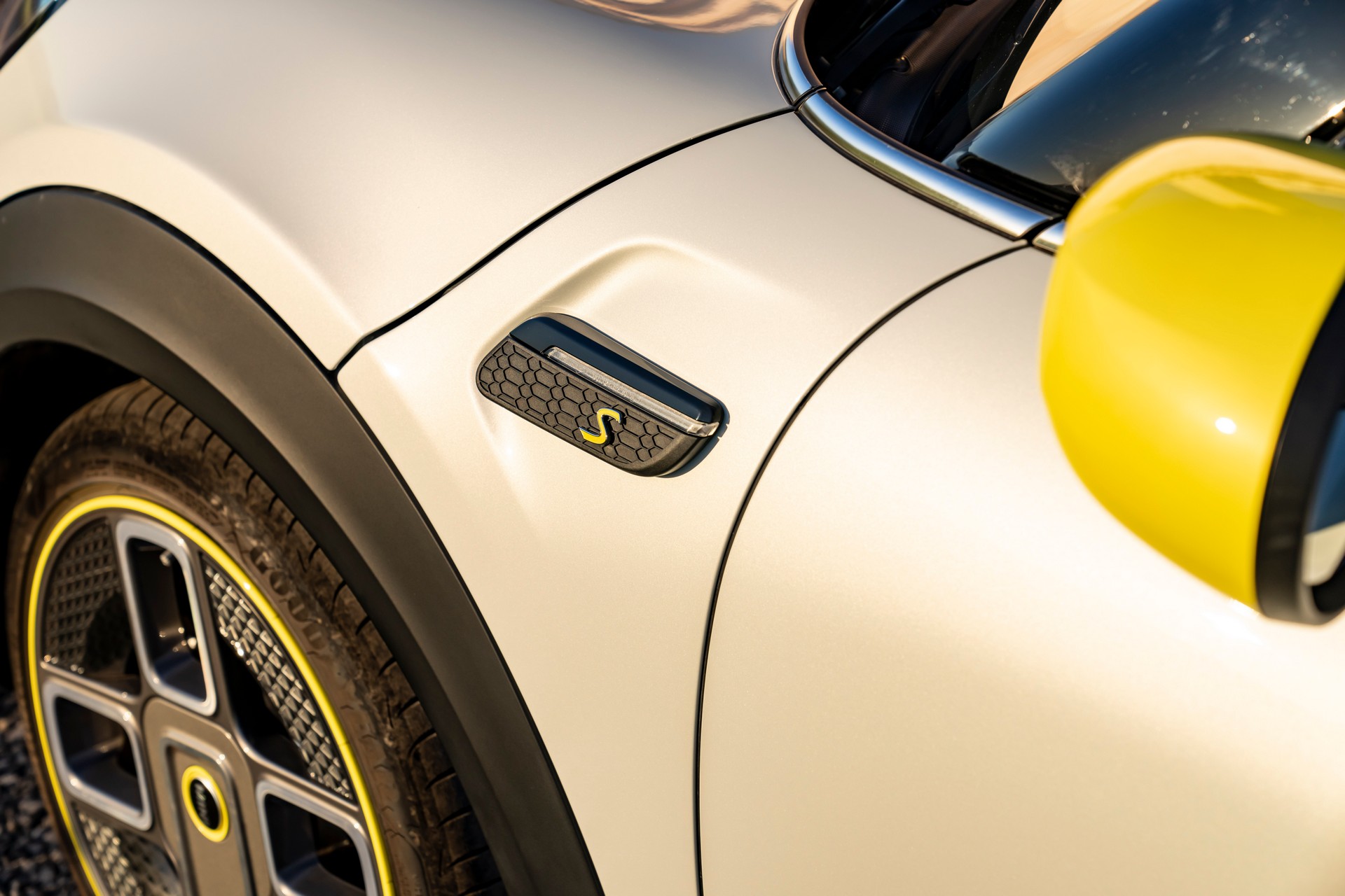 Mini Cooper SE Convertible Is A One-Off EV Built For Enthusiasts