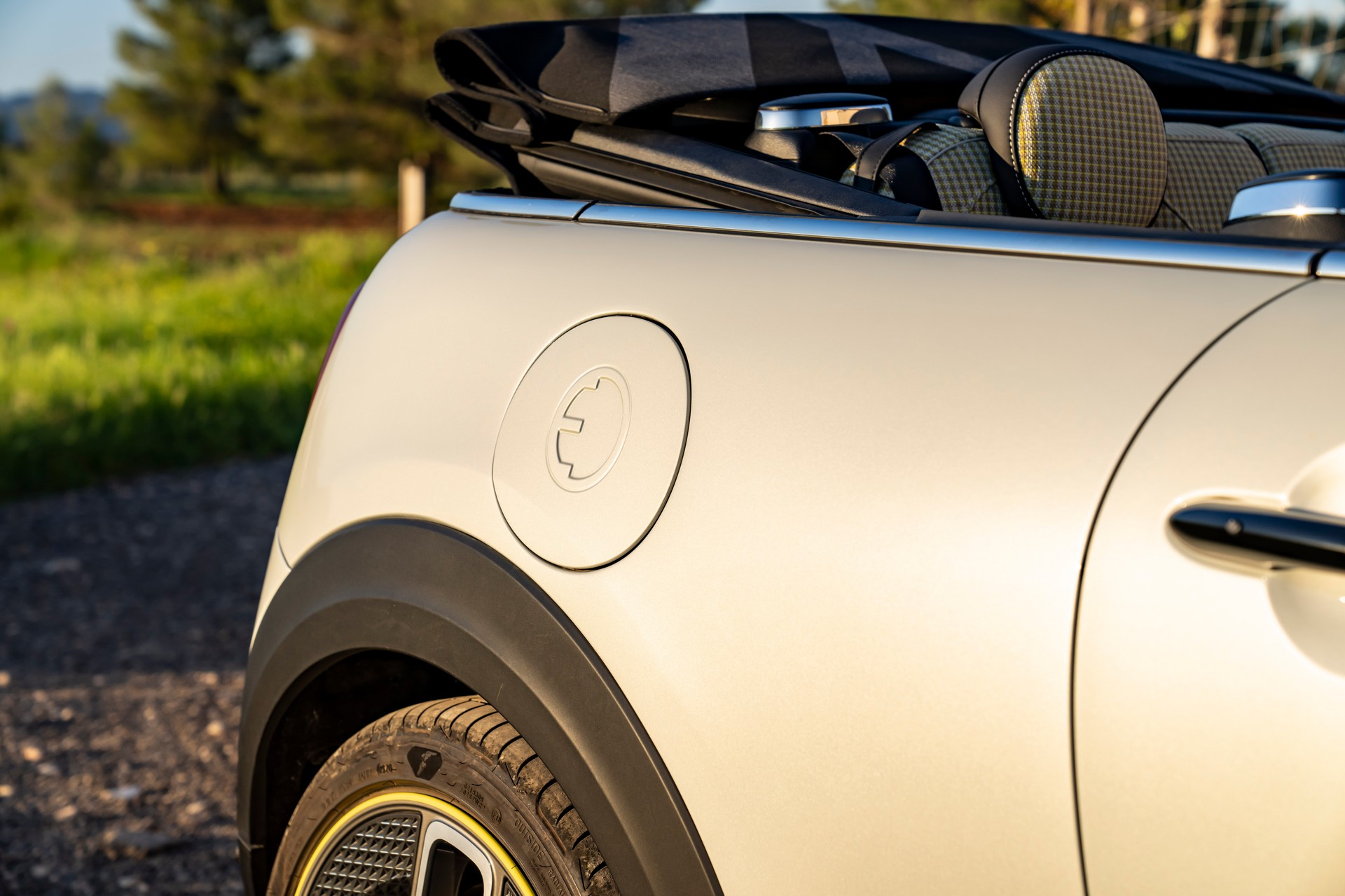 Mini Cooper SE Convertible Is A One-Off EV Built For Enthusiasts