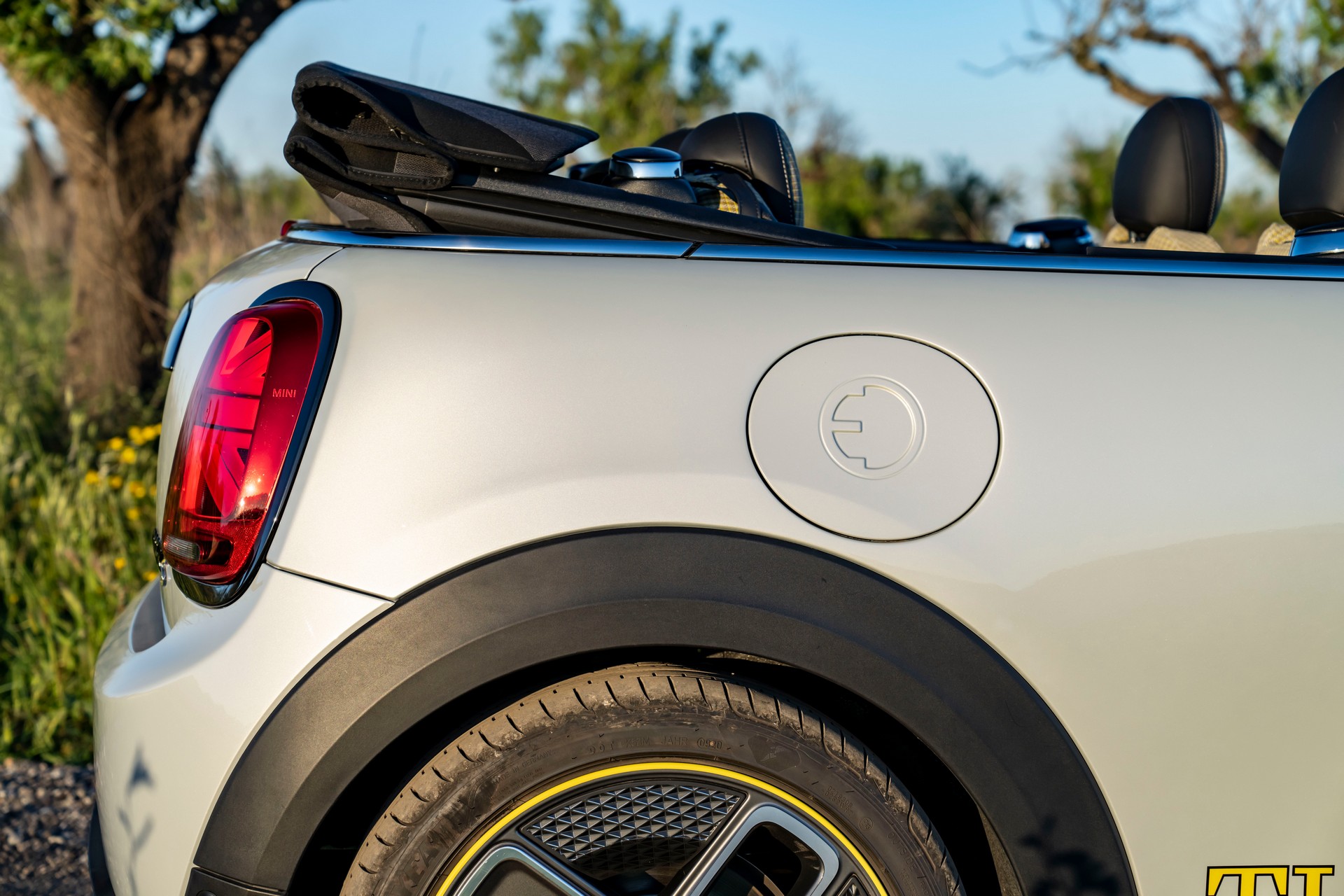 Mini Cooper SE Convertible Is A One-Off EV Built For Enthusiasts