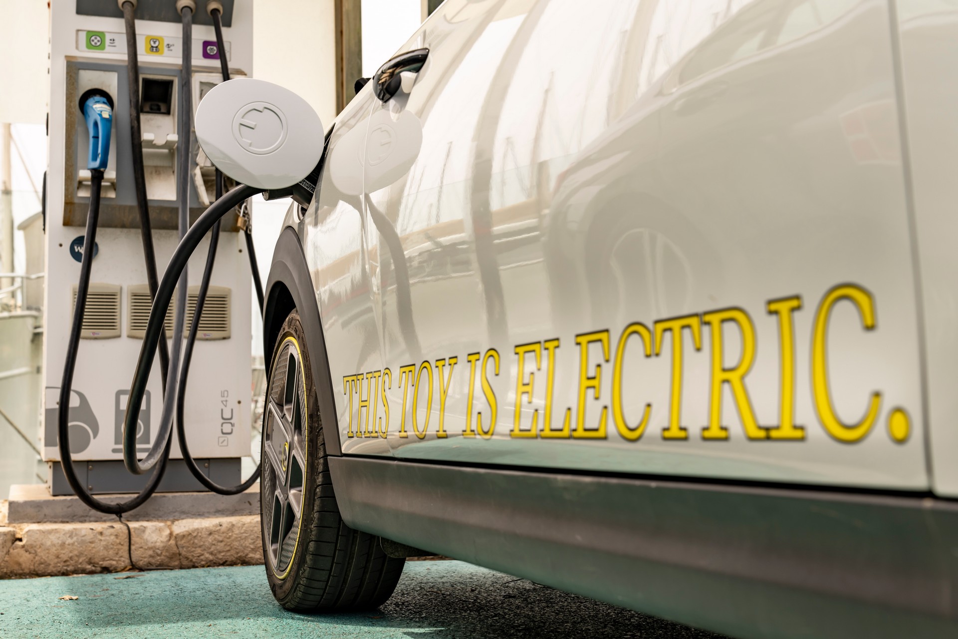 Mini Cooper SE Convertible Is A One-Off EV Built For Enthusiasts