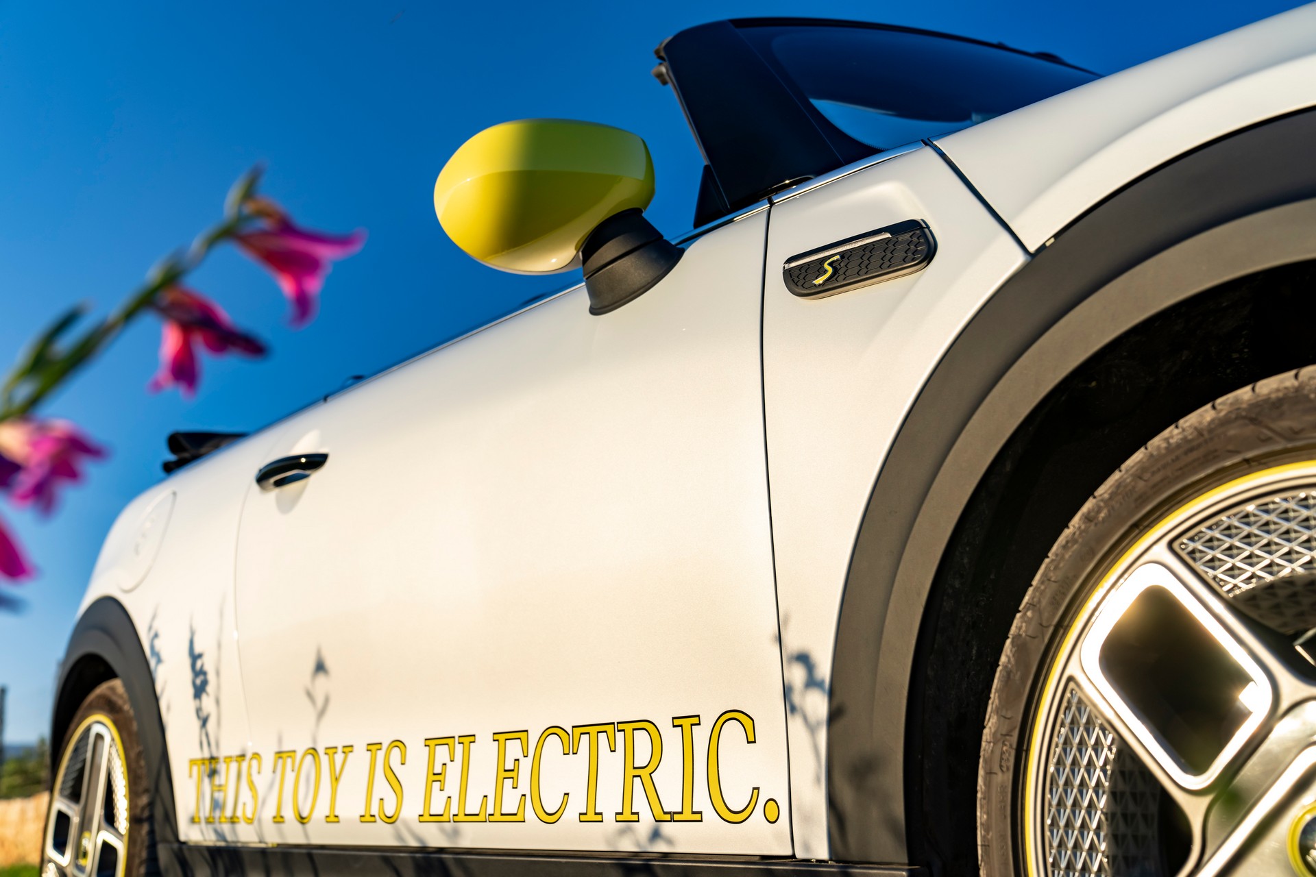 Mini Cooper SE Convertible Is A One-Off EV Built For Enthusiasts