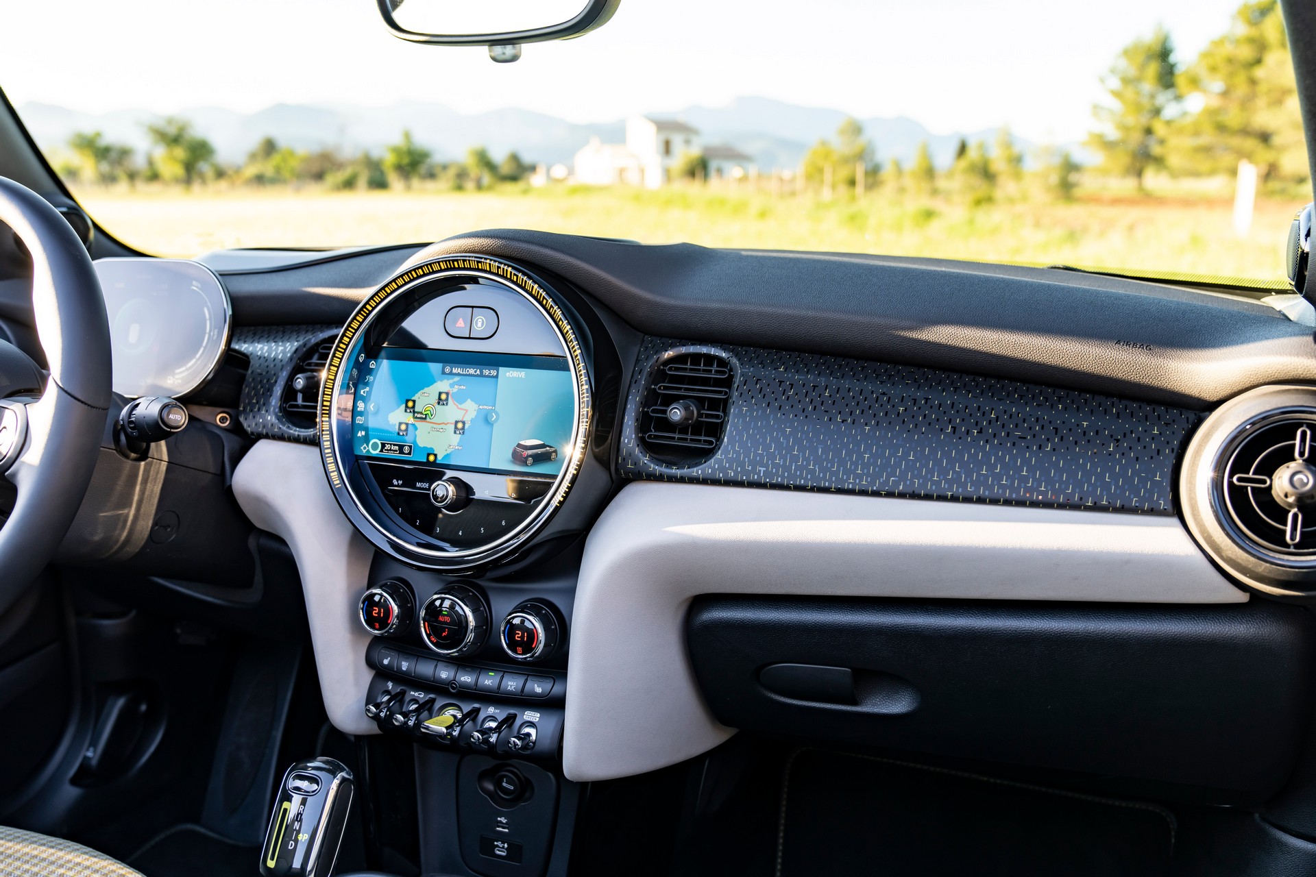 Mini Cooper SE Convertible Is A One-Off EV Built For Enthusiasts