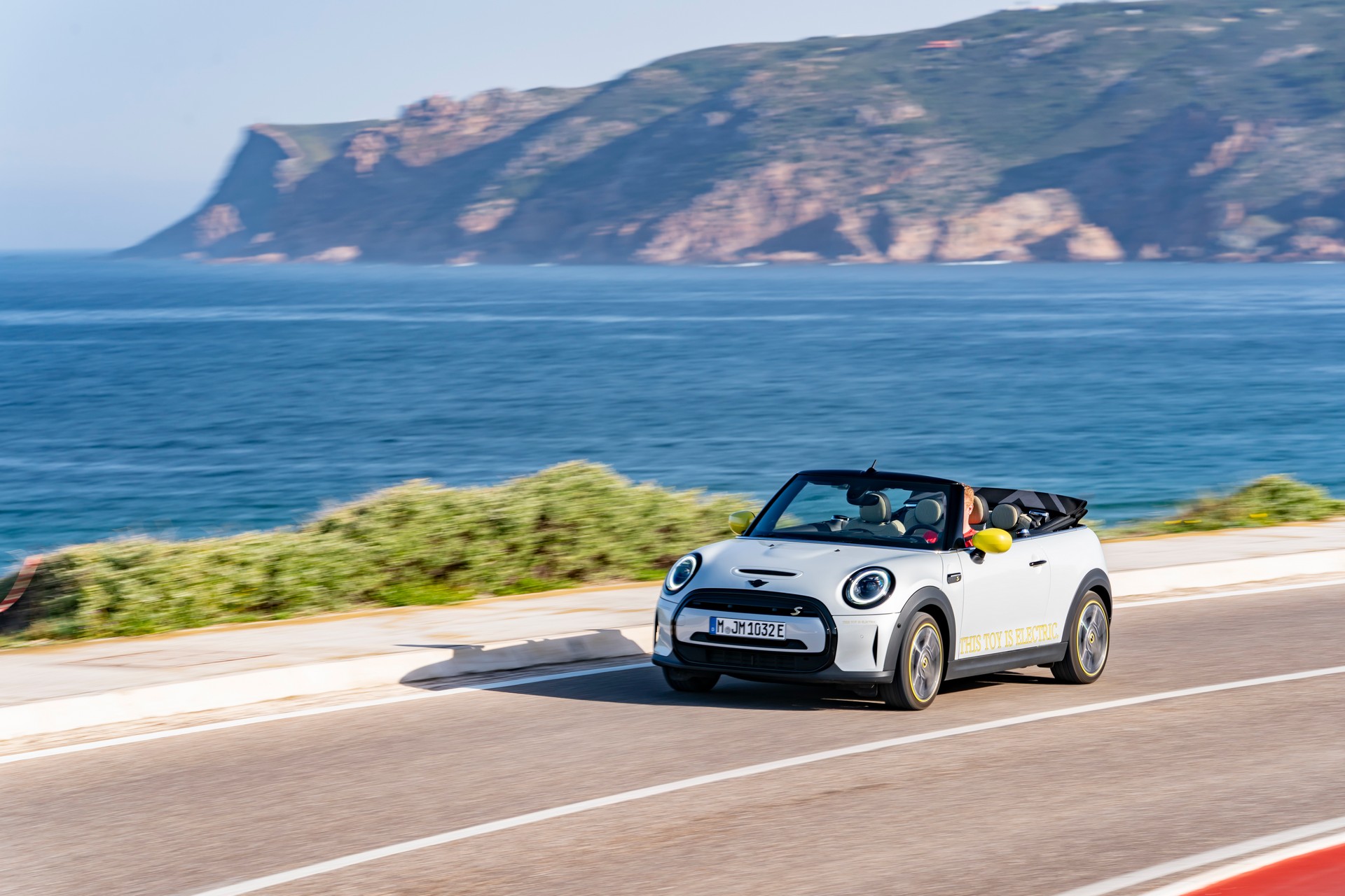 Mini Cooper SE Convertible Is A One-Off EV Built For Enthusiasts