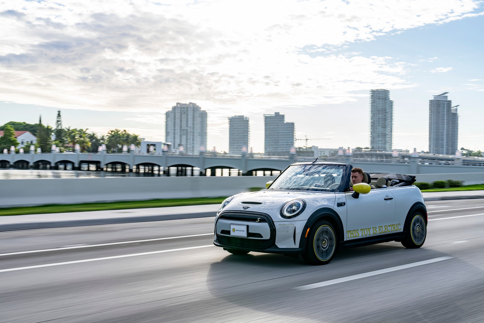 Mini Cooper SE Convertible Is A One-Off EV Built For Enthusiasts