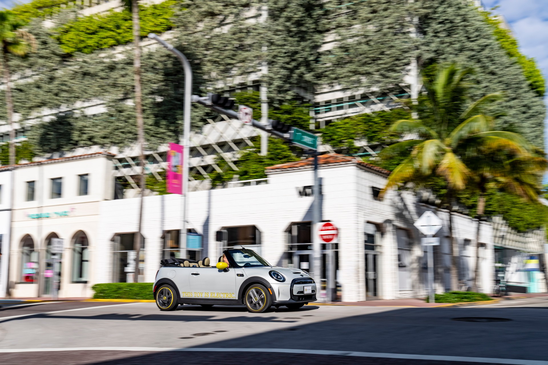 Mini Cooper SE Convertible Is A One-Off EV Built For Enthusiasts