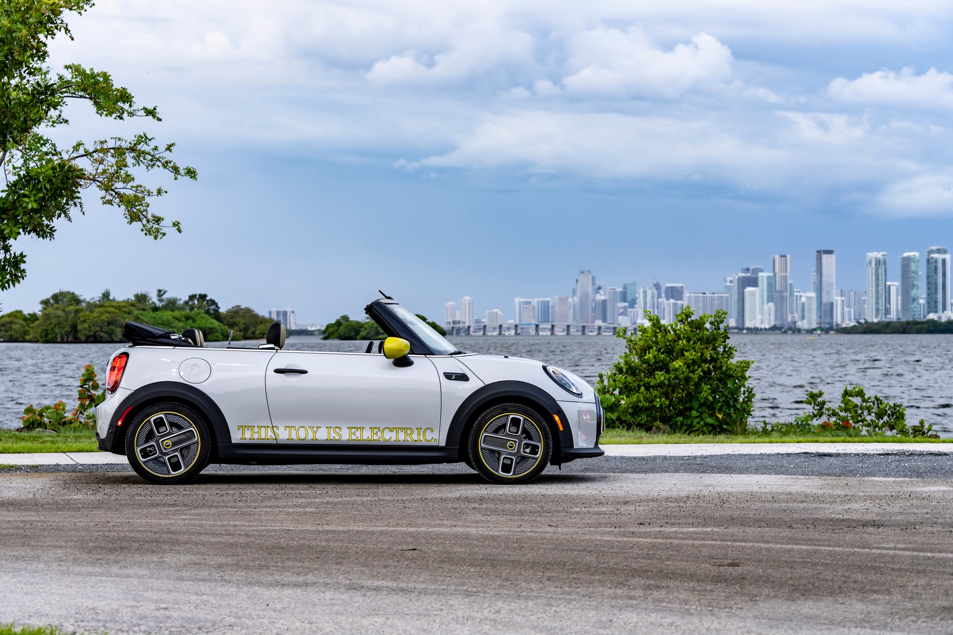 Mini Cooper SE Convertible Is A One-Off EV Built For Enthusiasts