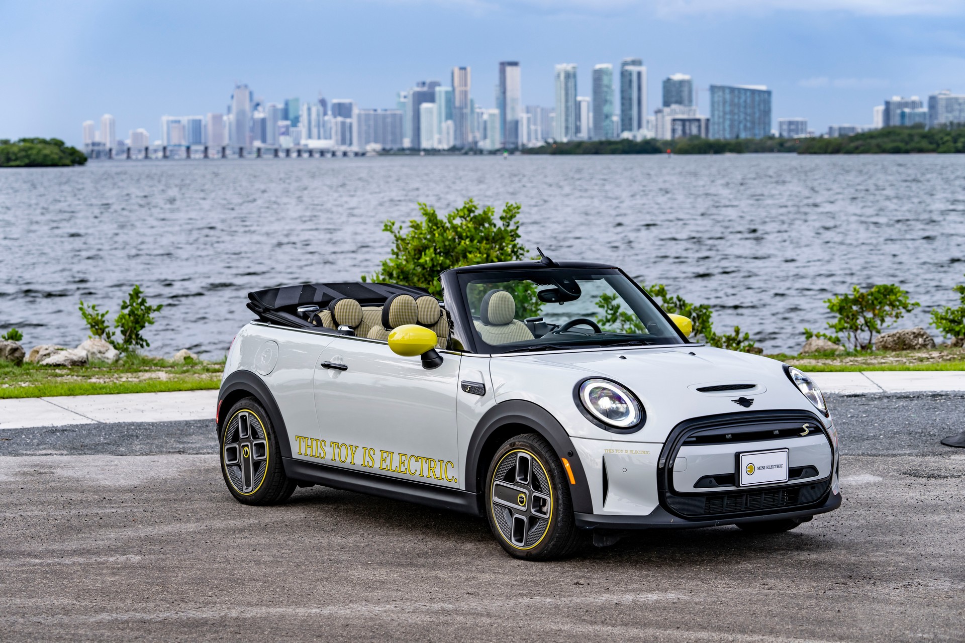 Mini Cooper SE Convertible Is A One-Off EV Built For Enthusiasts