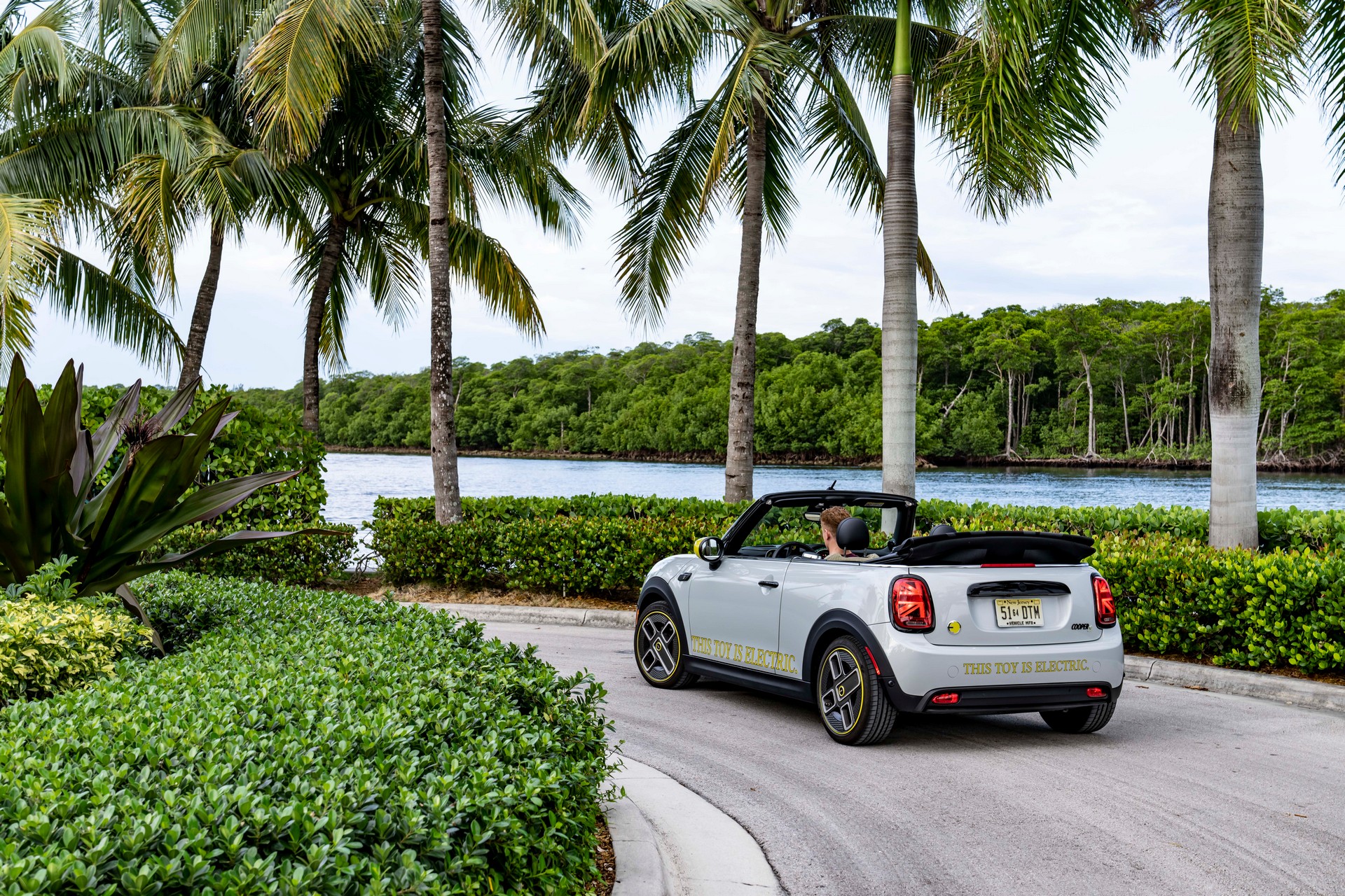 Mini Cooper SE Convertible Is A One-Off EV Built For Enthusiasts
