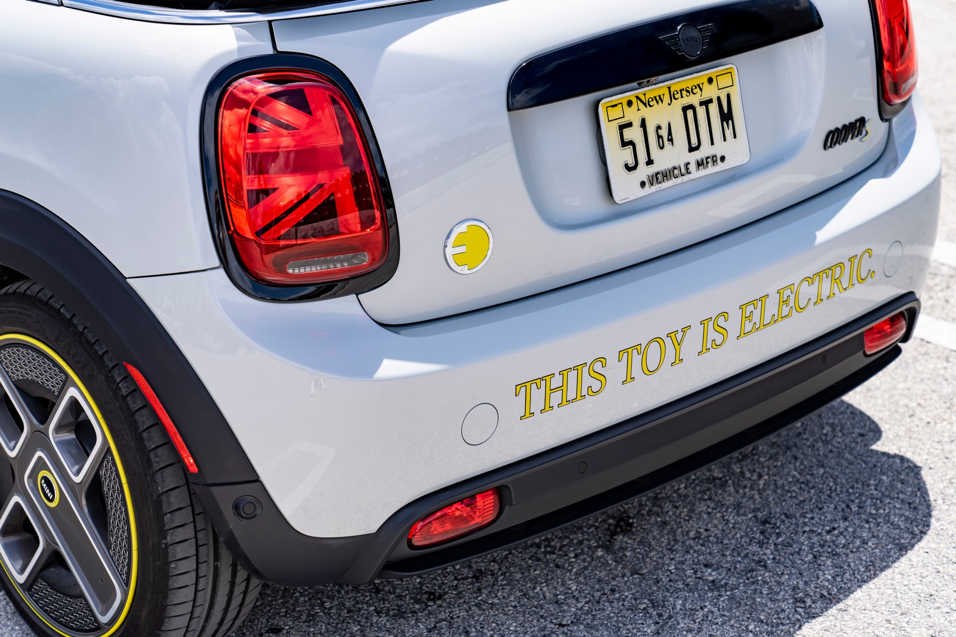 Mini Cooper SE Convertible Is A One-Off EV Built For Enthusiasts