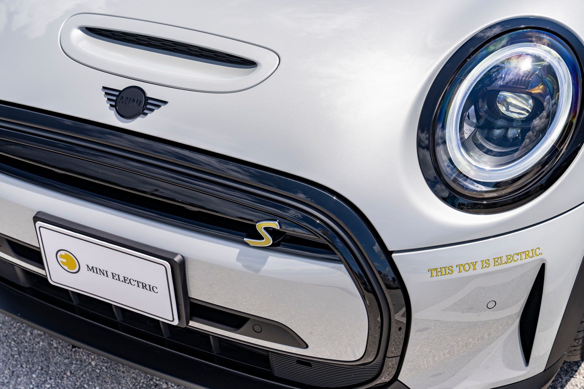 Mini Cooper SE Convertible Is A One-Off EV Built For Enthusiasts