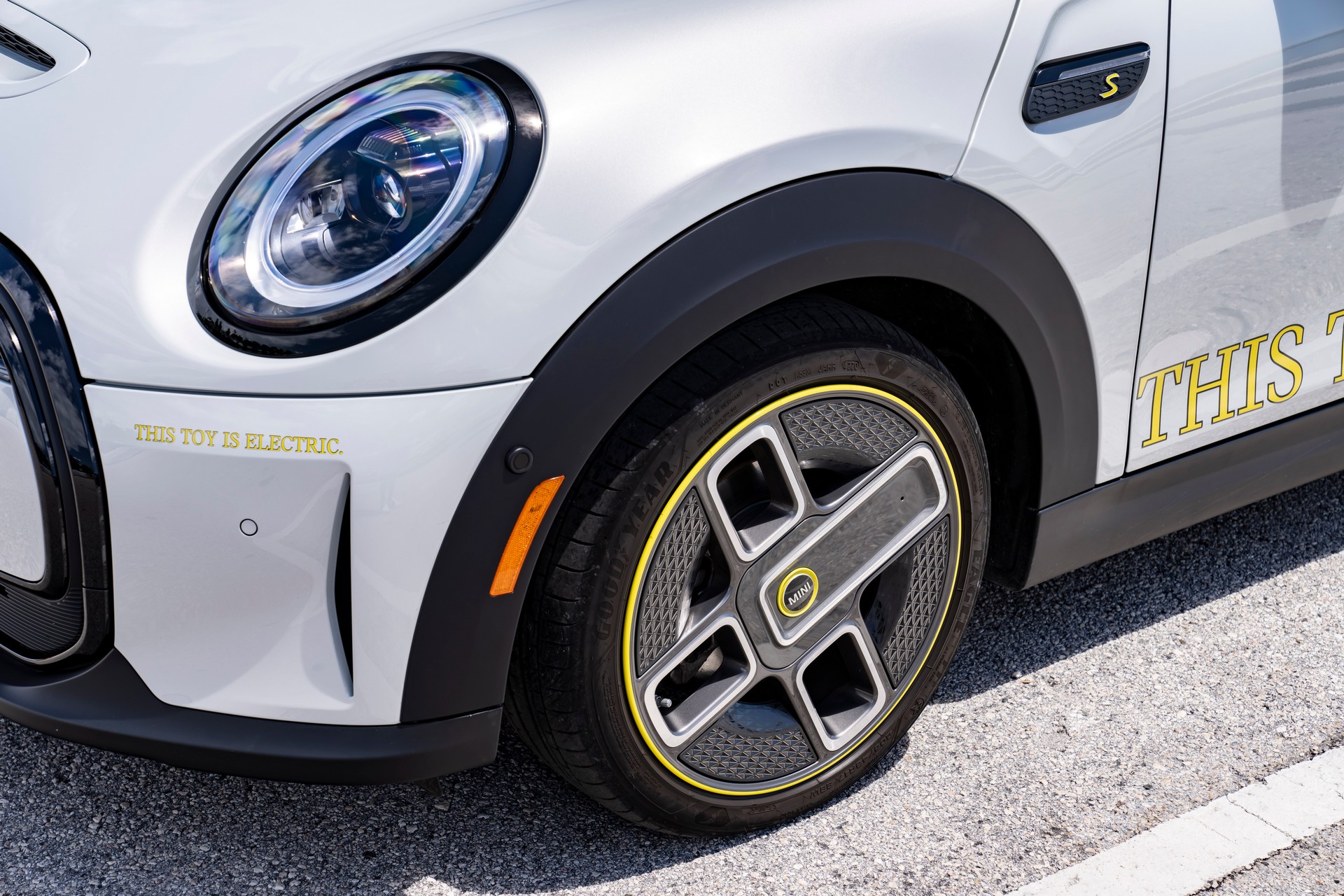 Mini Cooper SE Convertible Is A One-Off EV Built For Enthusiasts