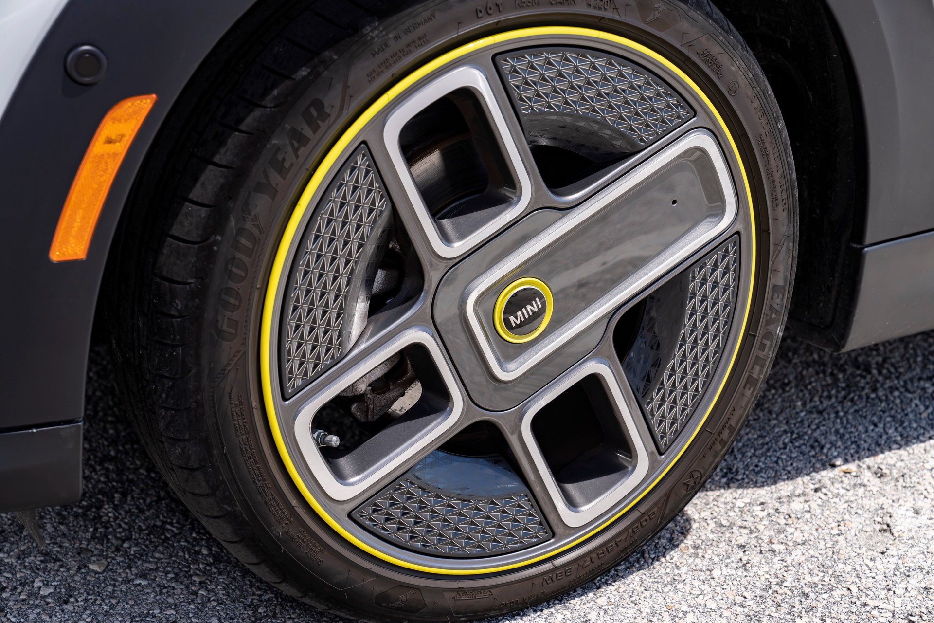 Mini Cooper SE Convertible Is A One-Off EV Built For Enthusiasts