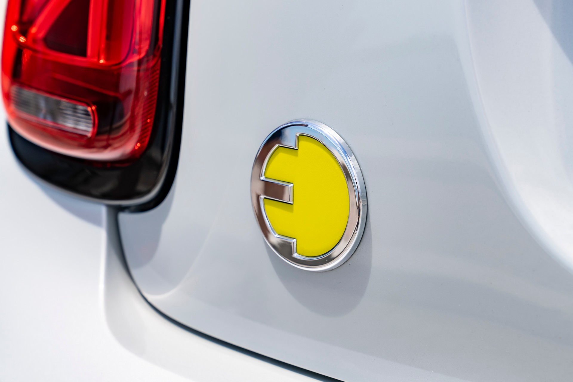 Mini Cooper SE Convertible Is A One-Off EV Built For Enthusiasts