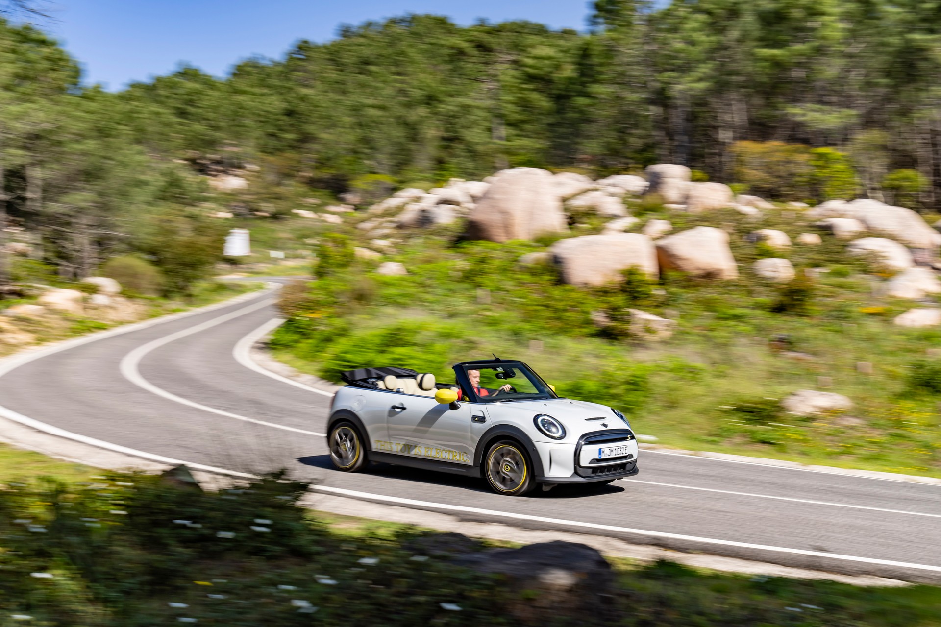 Mini Cooper SE Convertible Is A One-Off EV Built For Enthusiasts