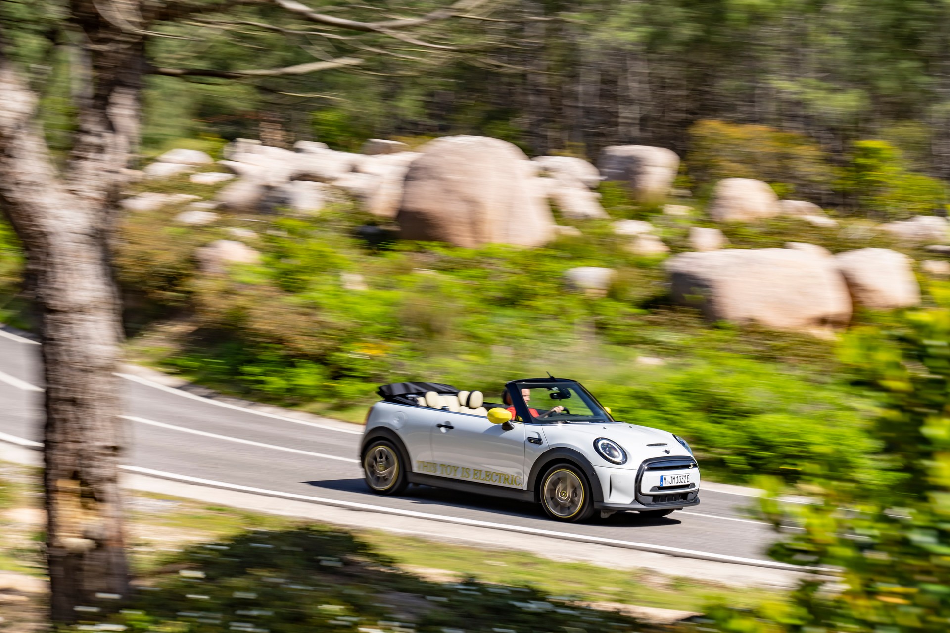 Mini Cooper SE Convertible Is A One-Off EV Built For Enthusiasts