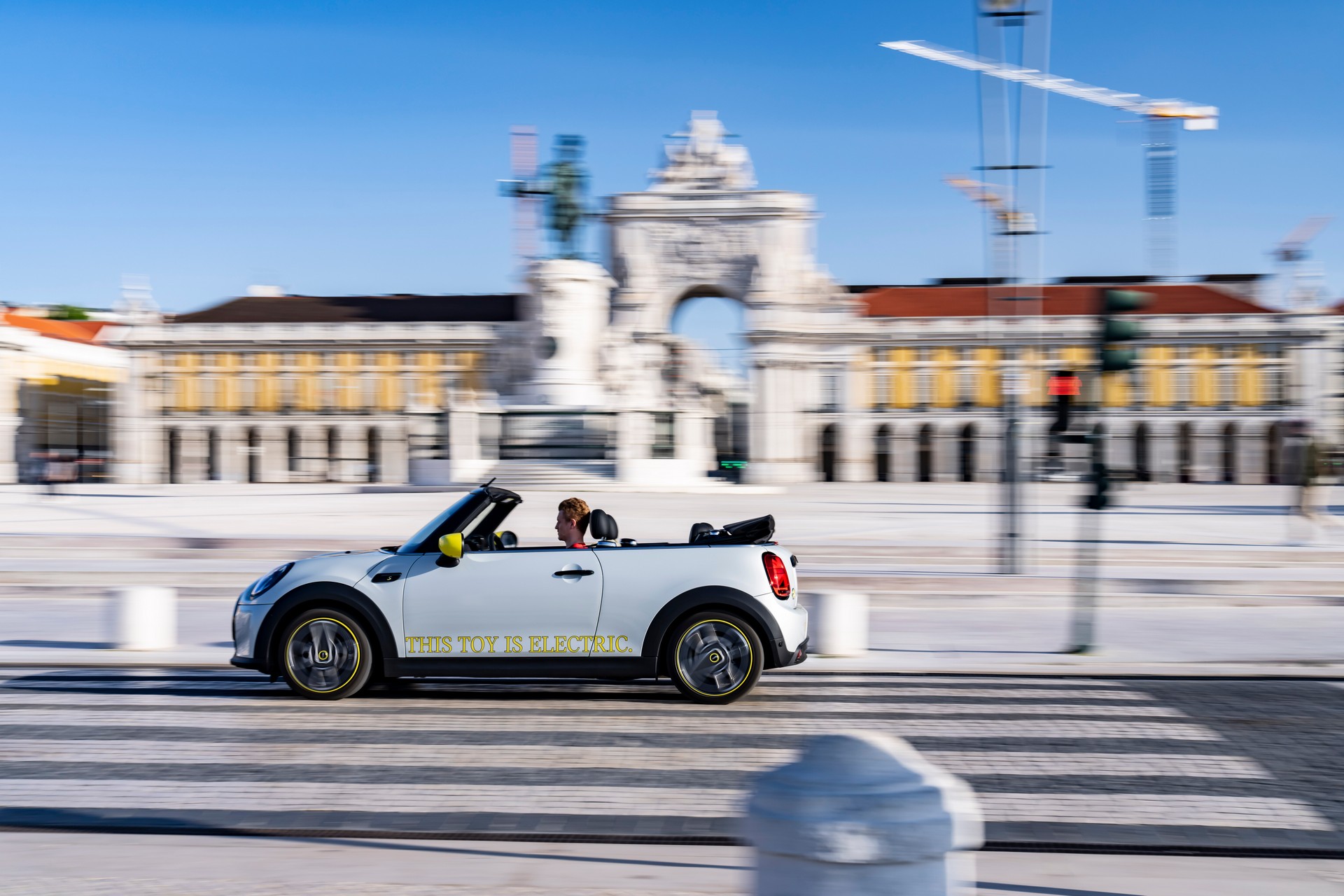 Mini Cooper SE Convertible Is A One-Off EV Built For Enthusiasts
