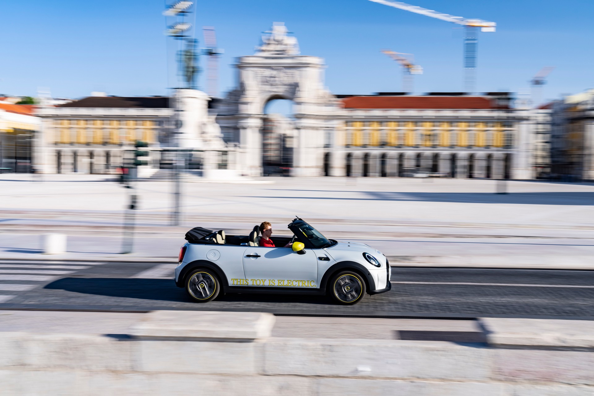 Mini Cooper SE Convertible Is A One-Off EV Built For Enthusiasts