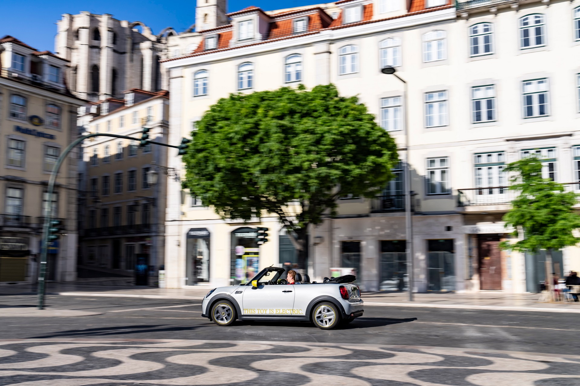 Mini Cooper SE Convertible Is A One-Off EV Built For Enthusiasts