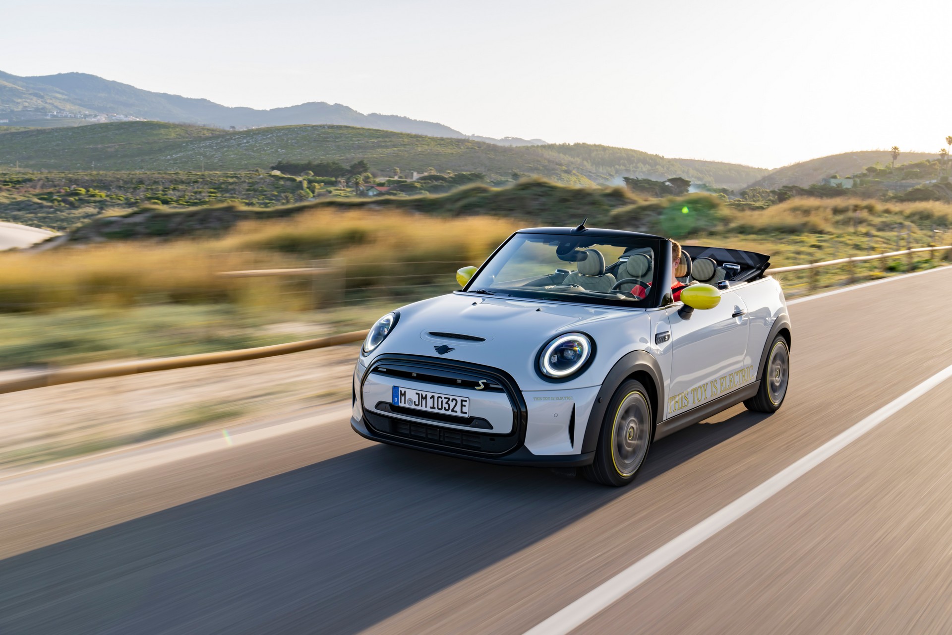 Mini Cooper SE Convertible Is A One-Off EV Built For Enthusiasts