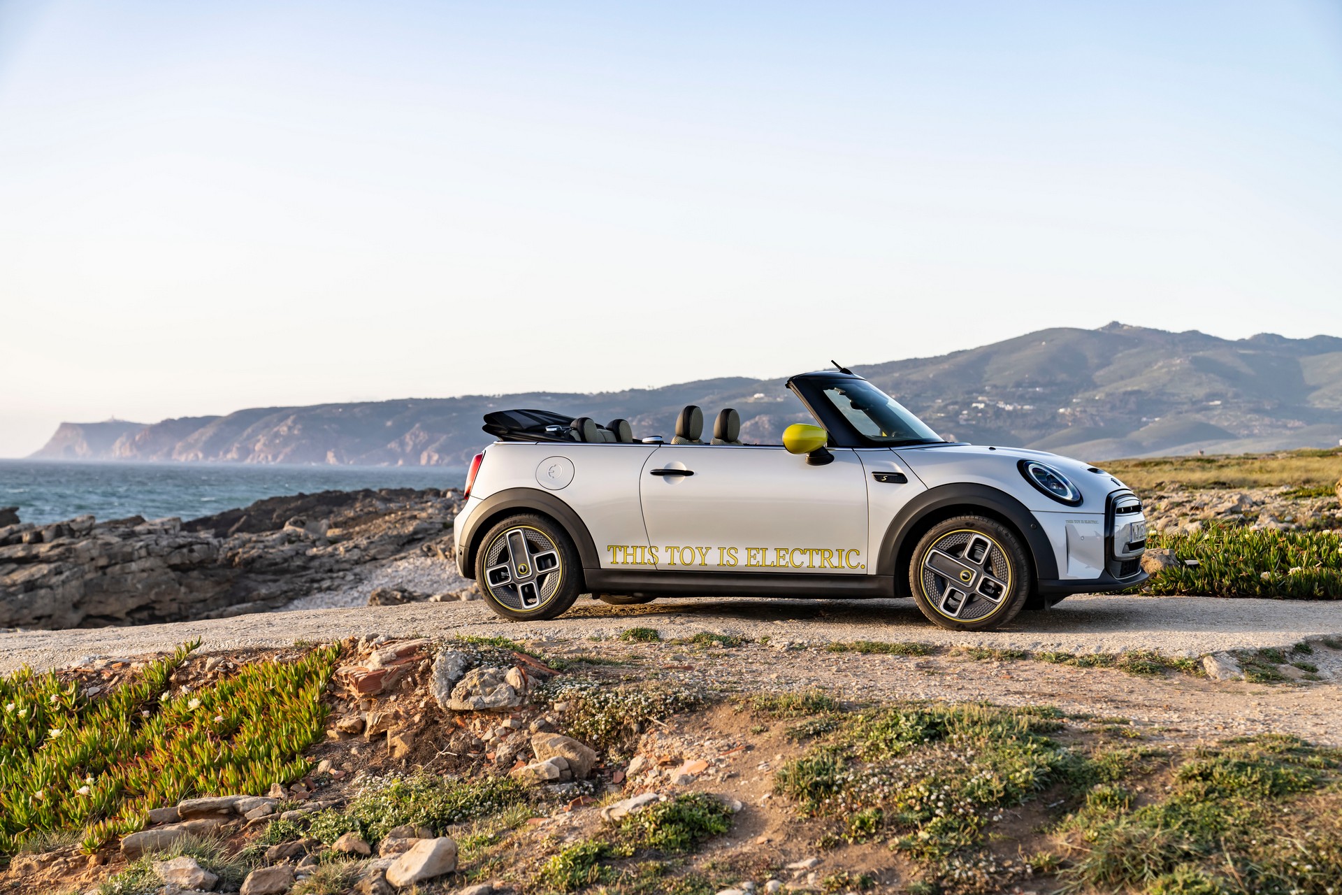 Mini Cooper SE Convertible Is A One-Off EV Built For Enthusiasts