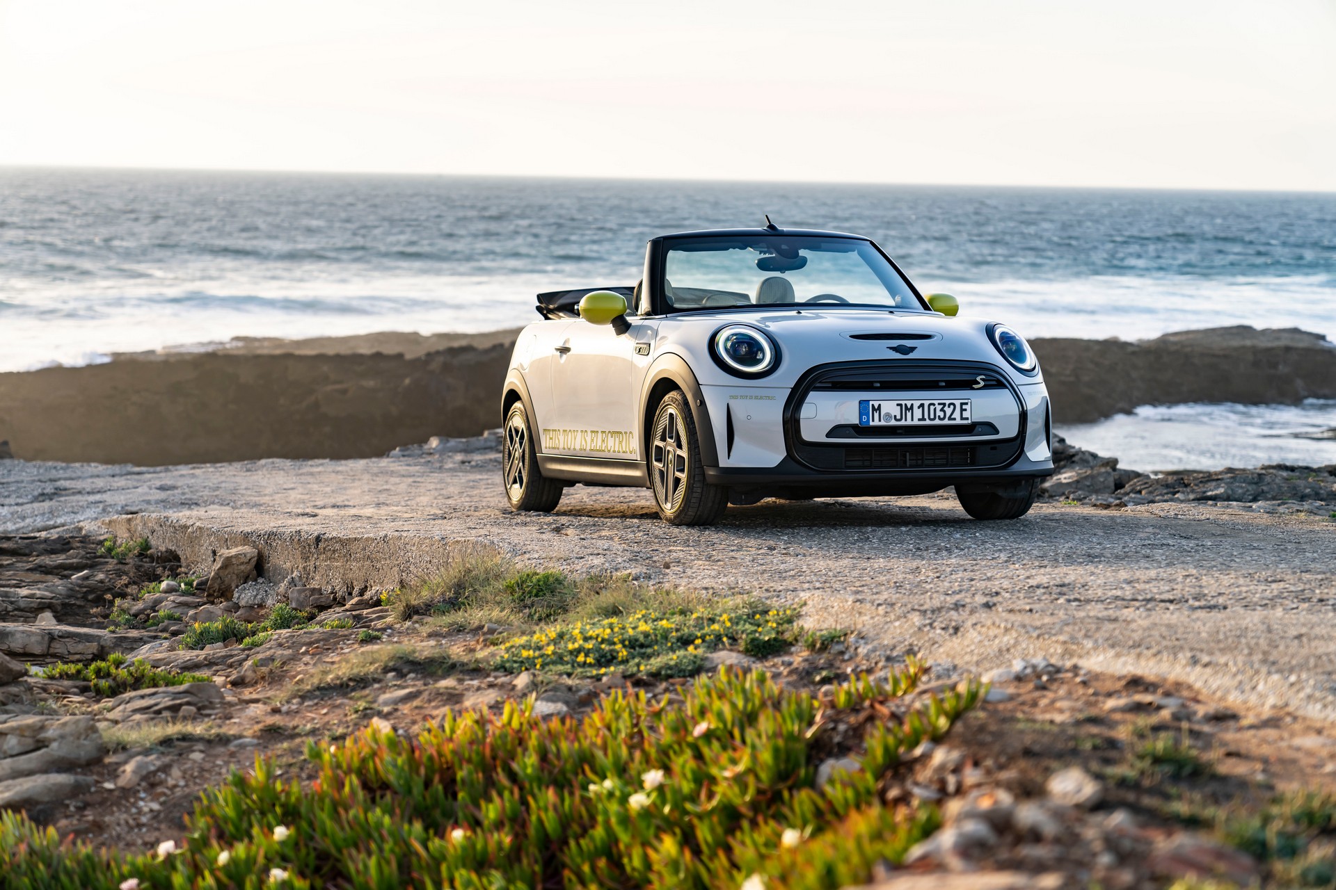Mini Cooper SE Convertible Is A One-Off EV Built For Enthusiasts
