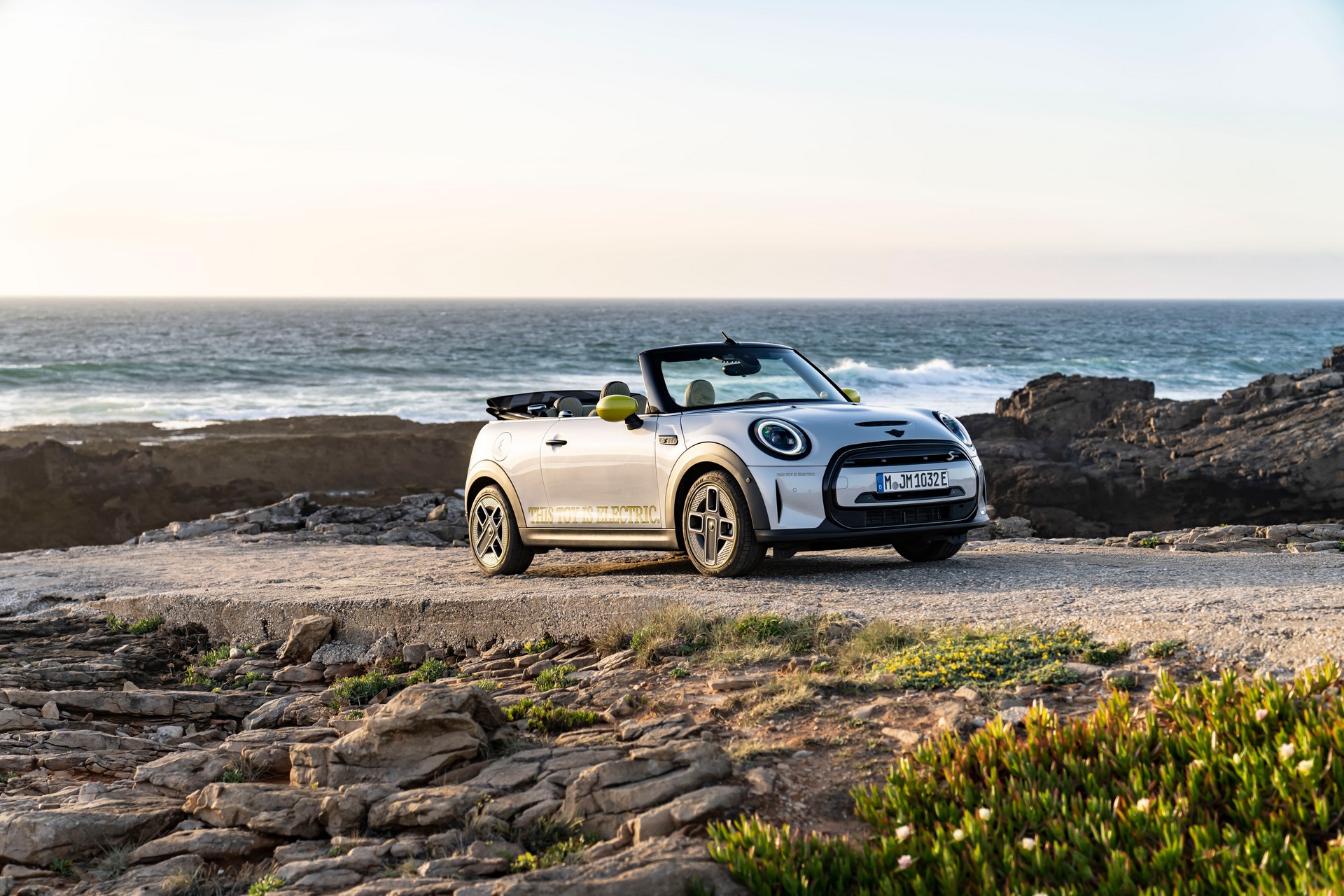 Mini Cooper SE Convertible Is A One-Off EV Built For Enthusiasts