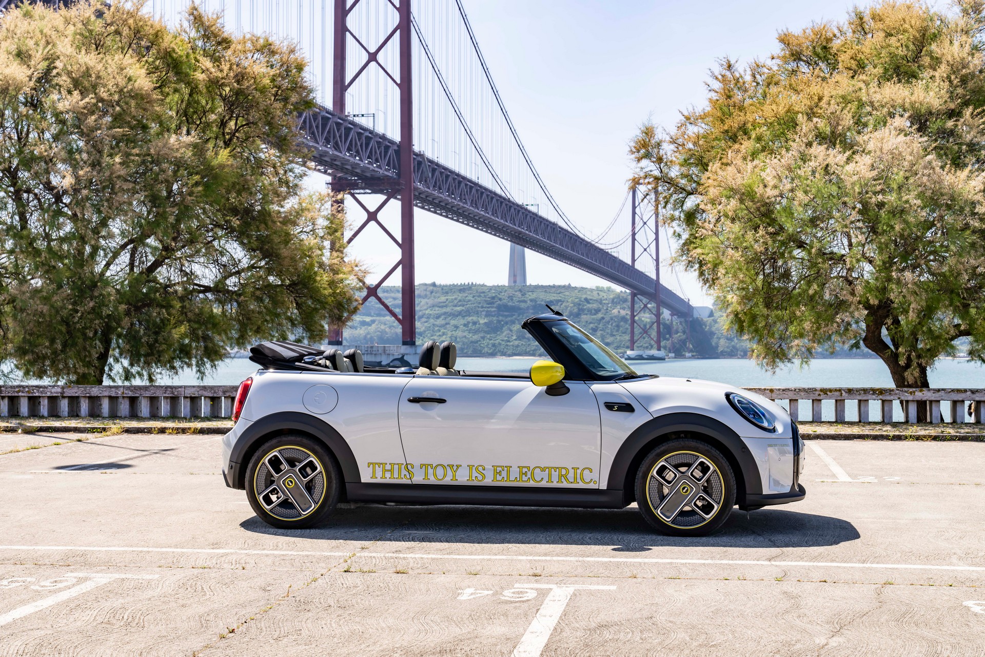 Mini Cooper SE Convertible Is A One-Off EV Built For Enthusiasts