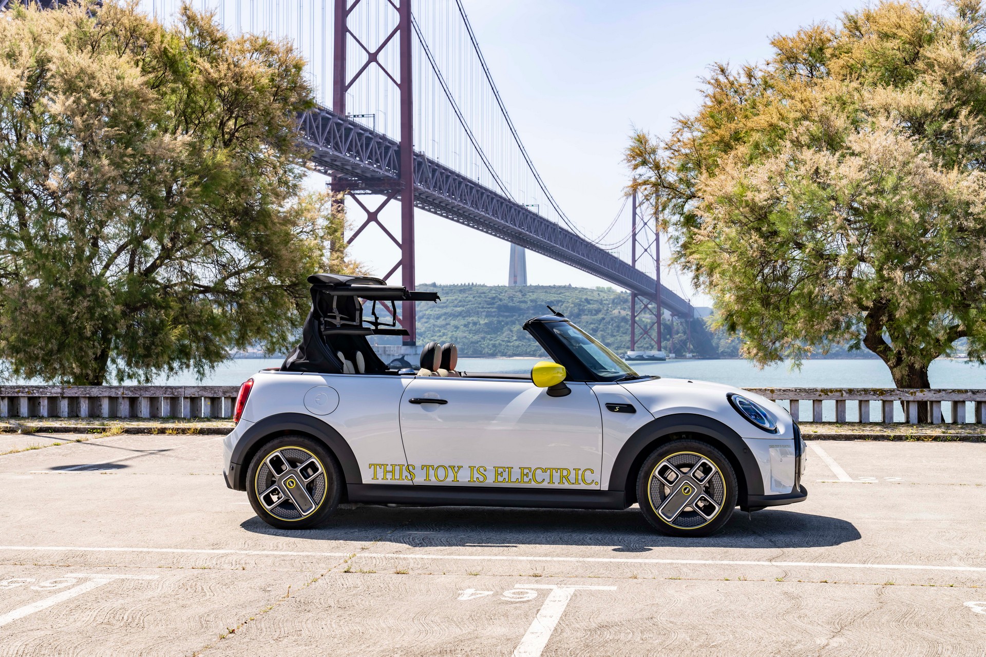 Mini Cooper SE Convertible Is A One-Off EV Built For Enthusiasts