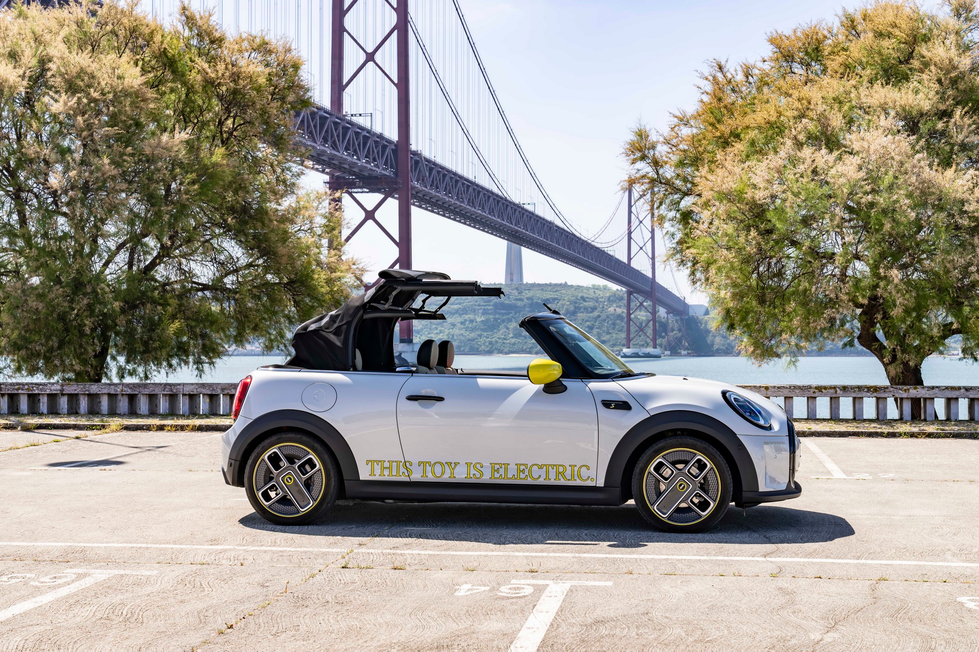 Mini Cooper SE Convertible Is A One-Off EV Built For Enthusiasts