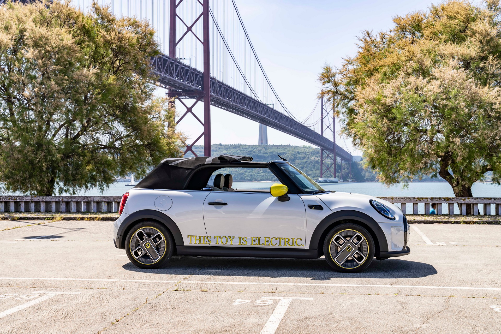 Mini Cooper SE Convertible Is A One-Off EV Built For Enthusiasts
