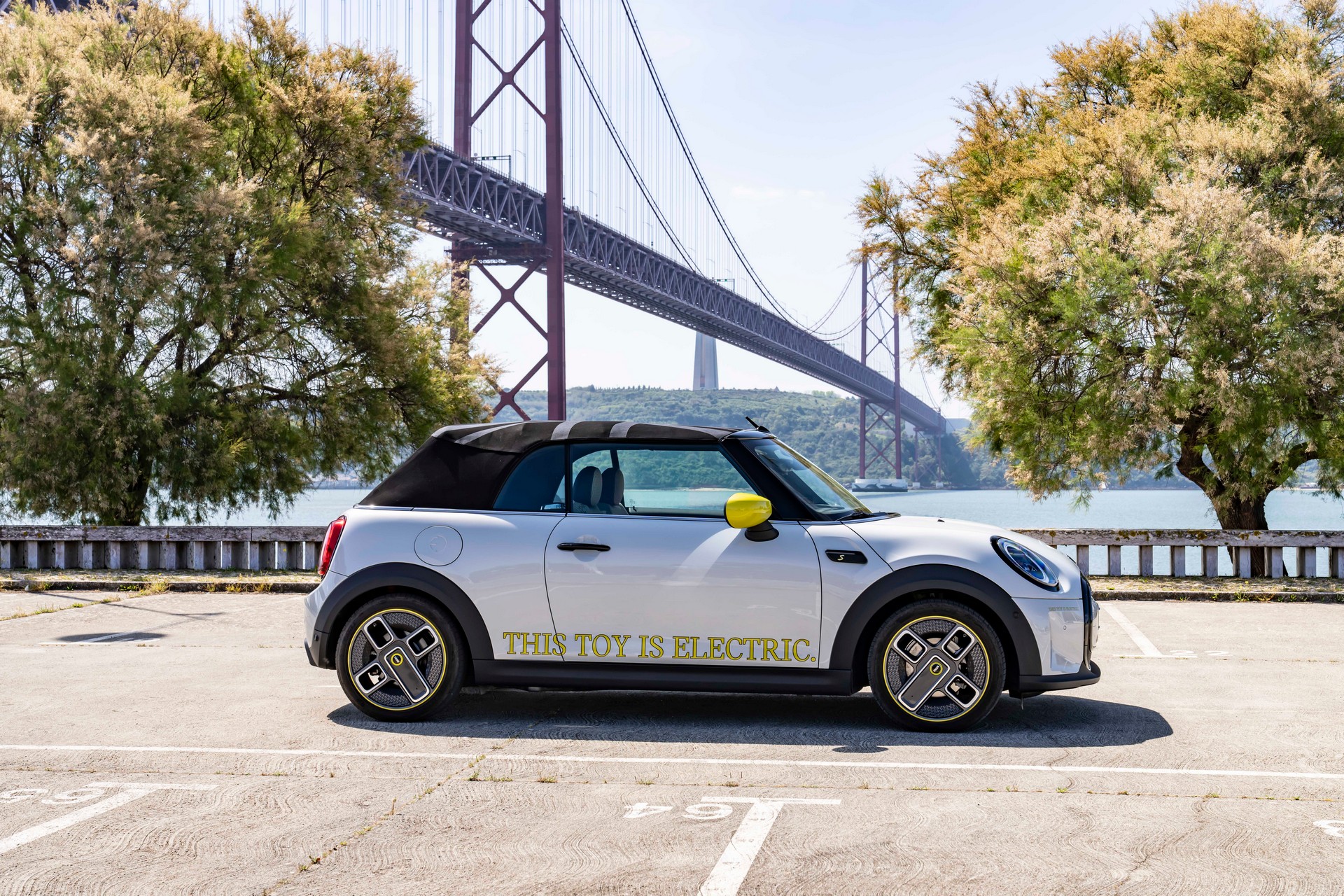 Mini Cooper SE Convertible Is A One-Off EV Built For Enthusiasts