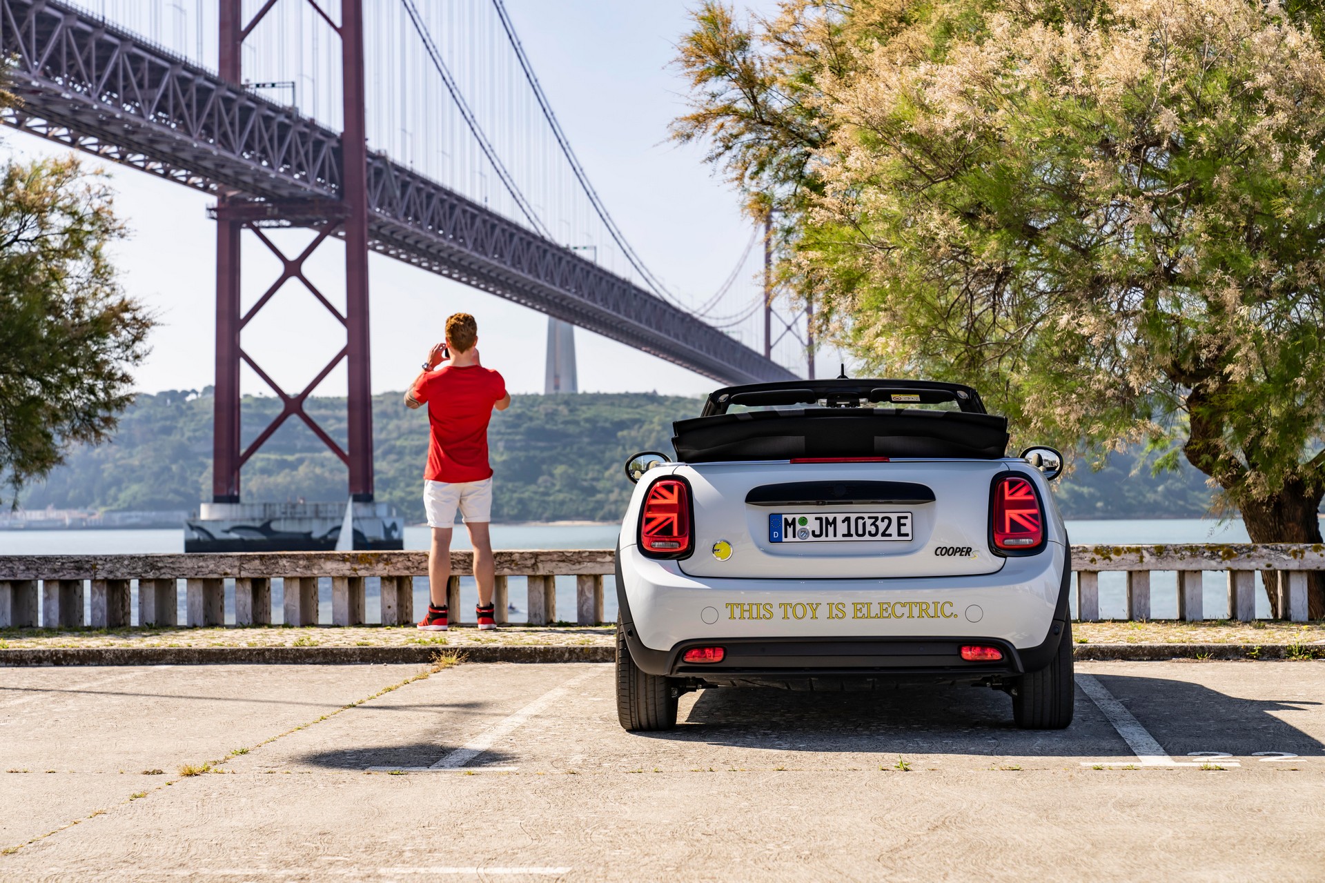 Mini Cooper SE Convertible Is A One-Off EV Built For Enthusiasts