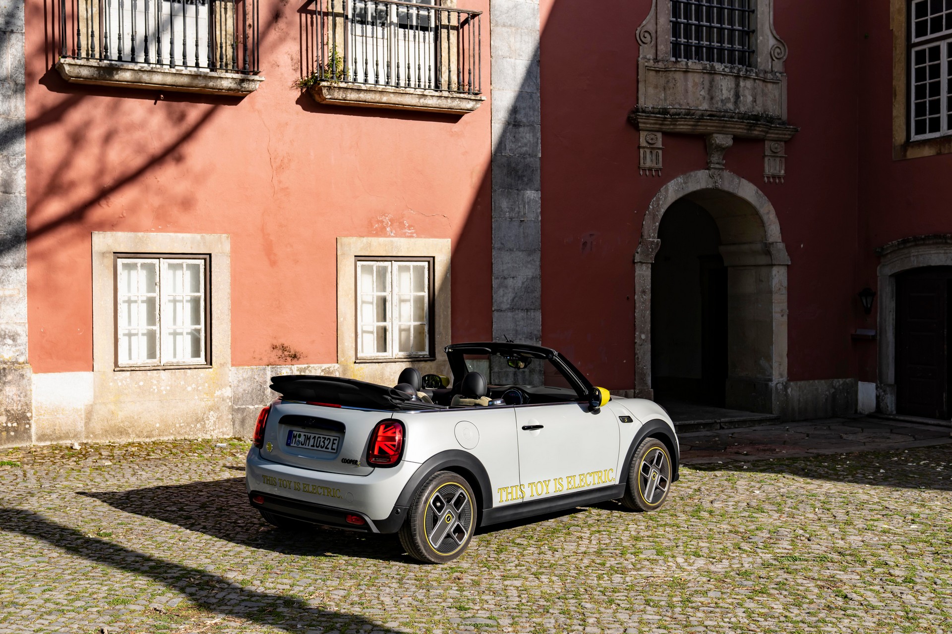 Mini Cooper SE Convertible Is A One-Off EV Built For Enthusiasts