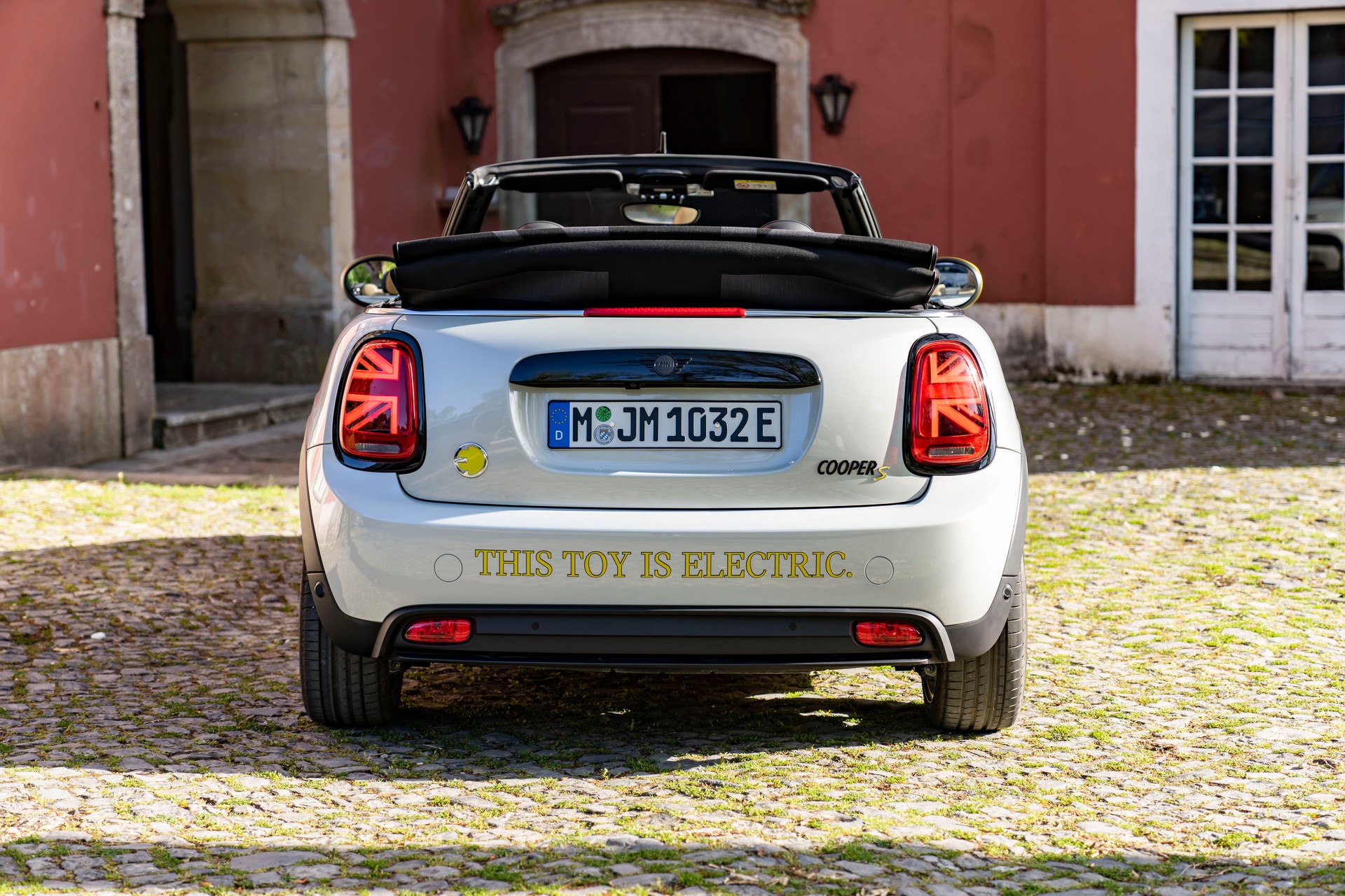Mini Cooper SE Convertible Is A One-Off EV Built For Enthusiasts