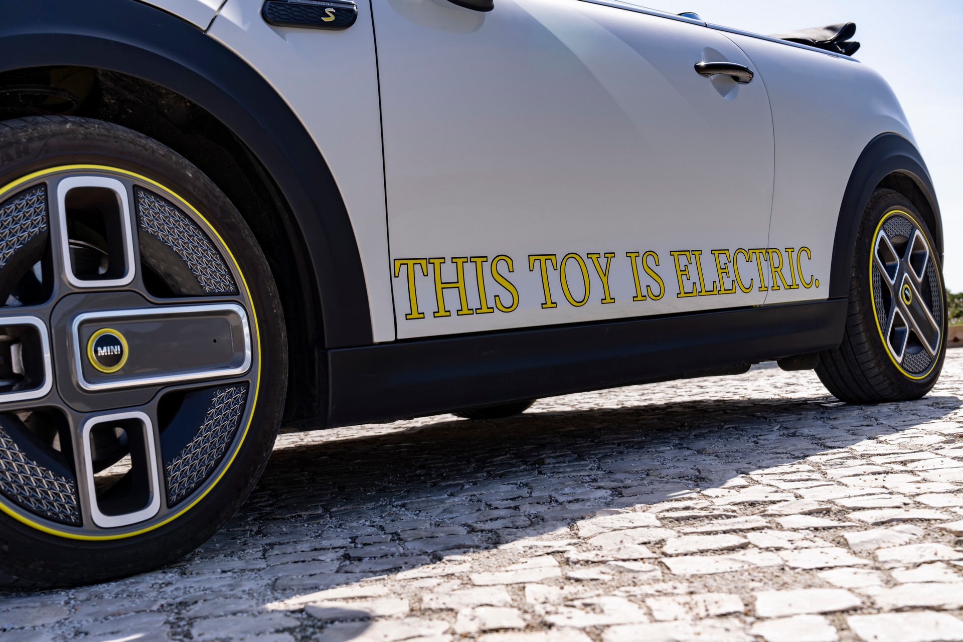 Mini Cooper SE Convertible Is A One-Off EV Built For Enthusiasts