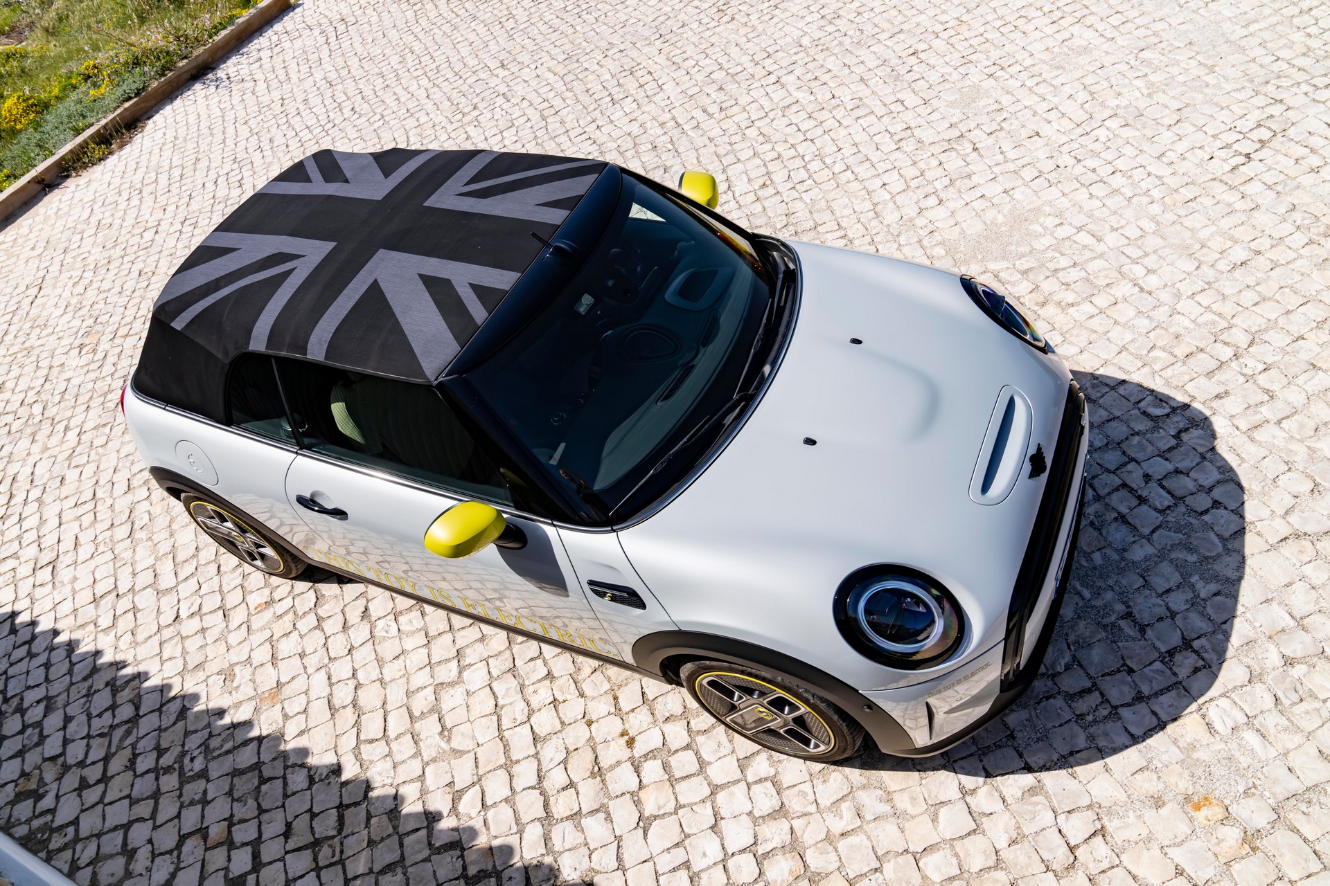 Mini Cooper SE Convertible Is A One-Off EV Built For Enthusiasts