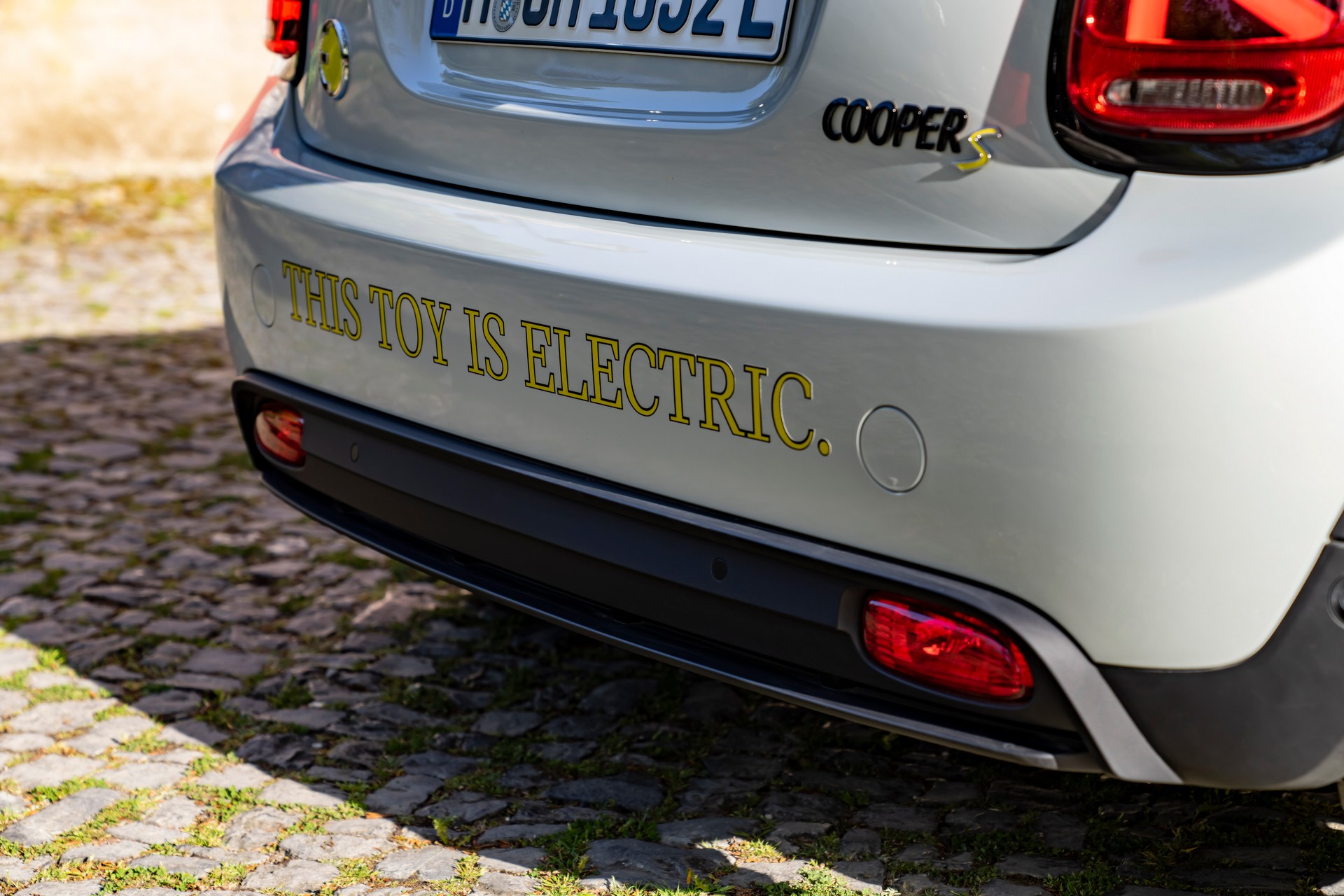 Mini Cooper SE Convertible Is A One-Off EV Built For Enthusiasts