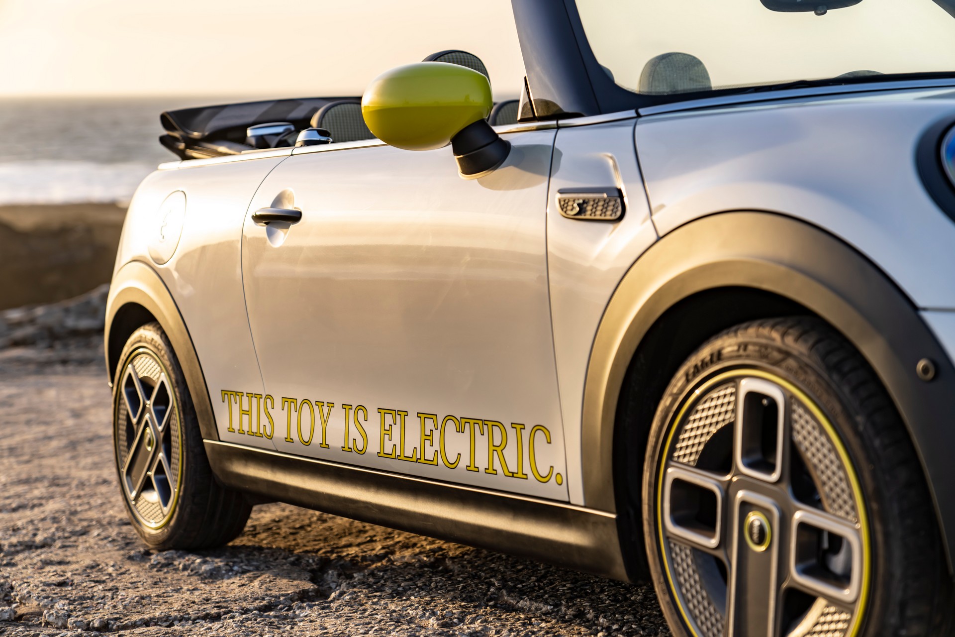 Mini Cooper SE Convertible Is A One-Off EV Built For Enthusiasts