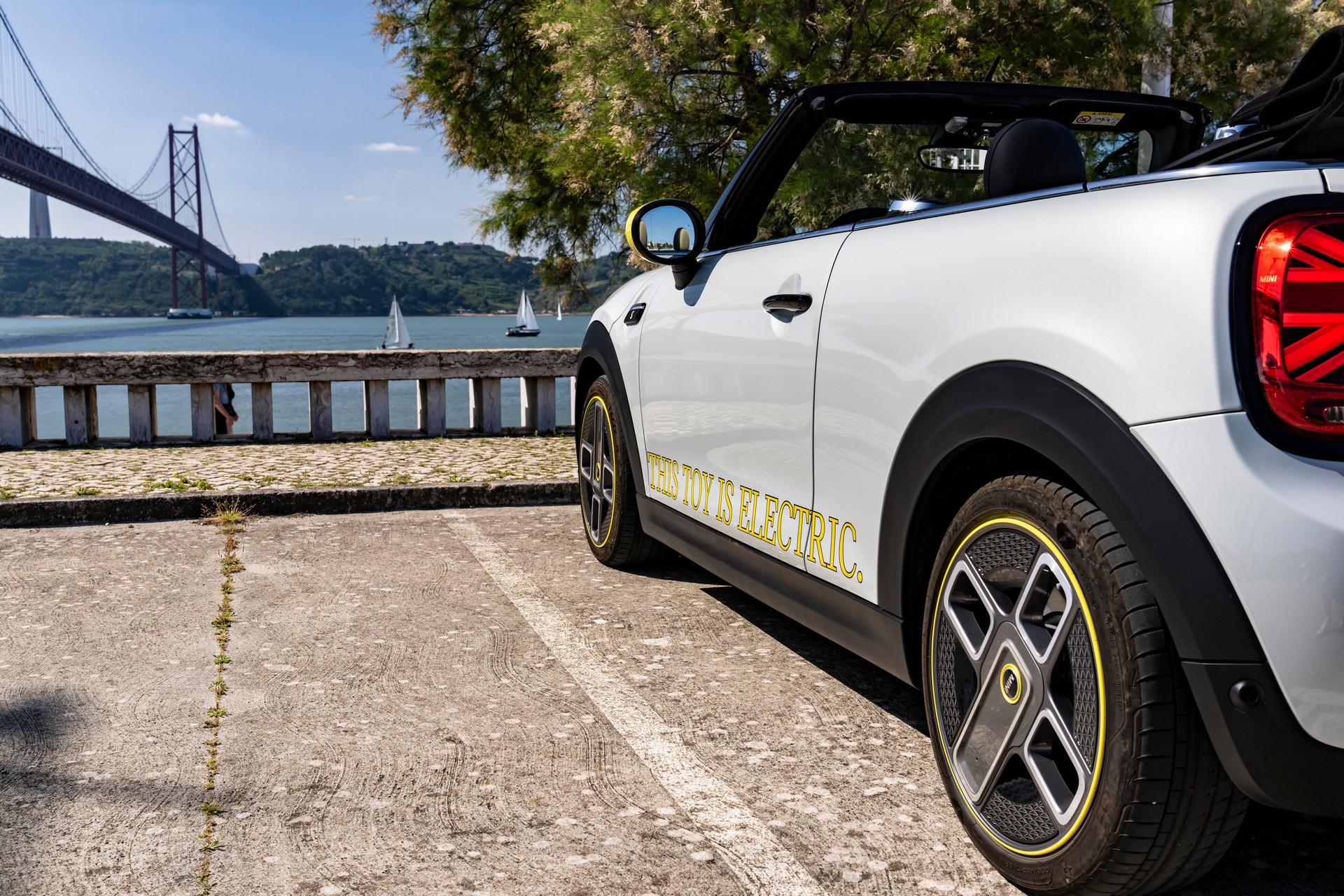 Mini Cooper SE Convertible Is A One-Off EV Built For Enthusiasts