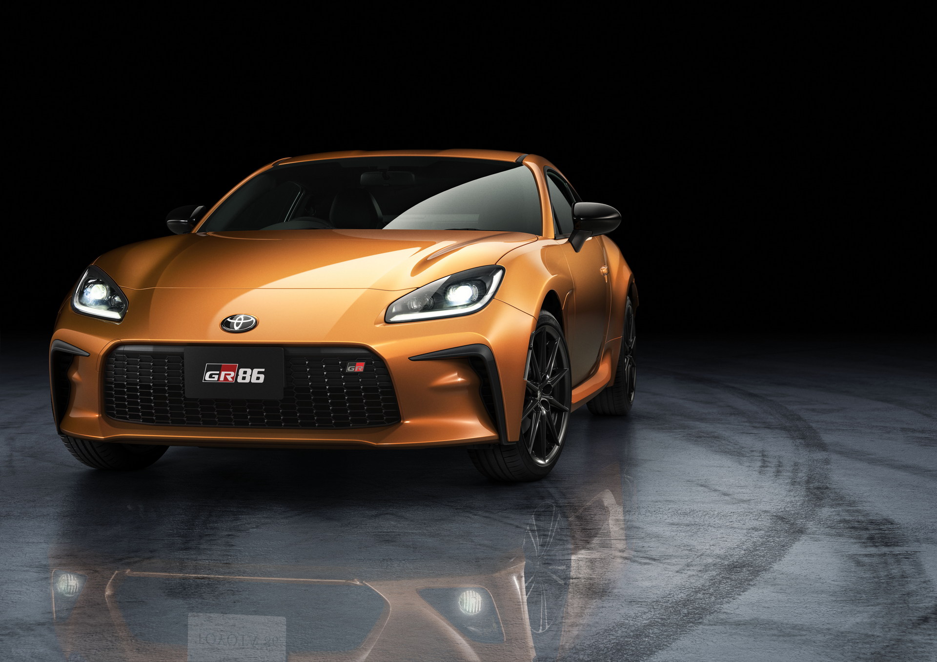 Toyota GR86 RZ 10th Anniversary Limited Debuts in Japan Bathed In Orange