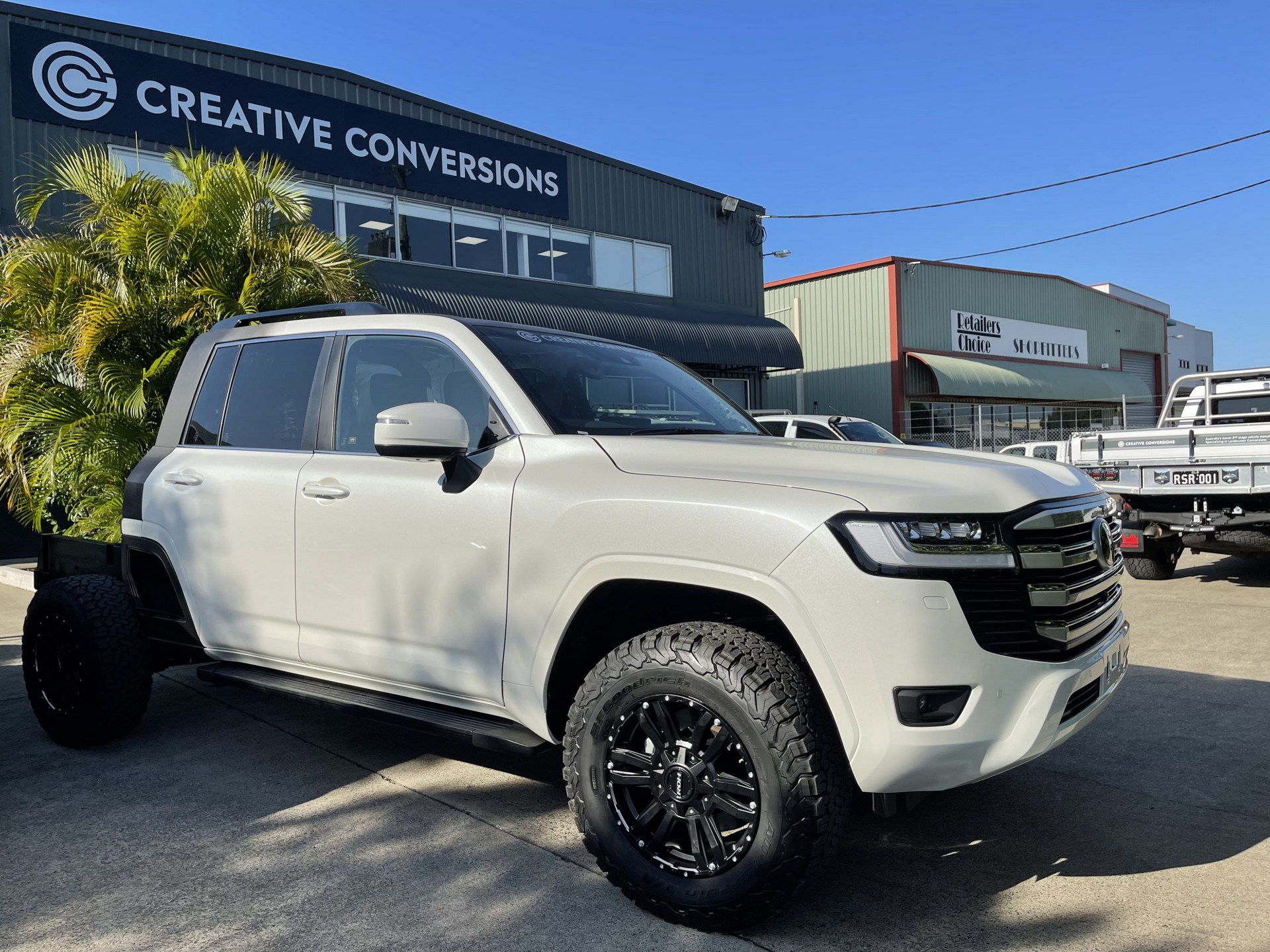 New Toyota Land Cruiser Converted In Dual-Cab Pickup By Aussies