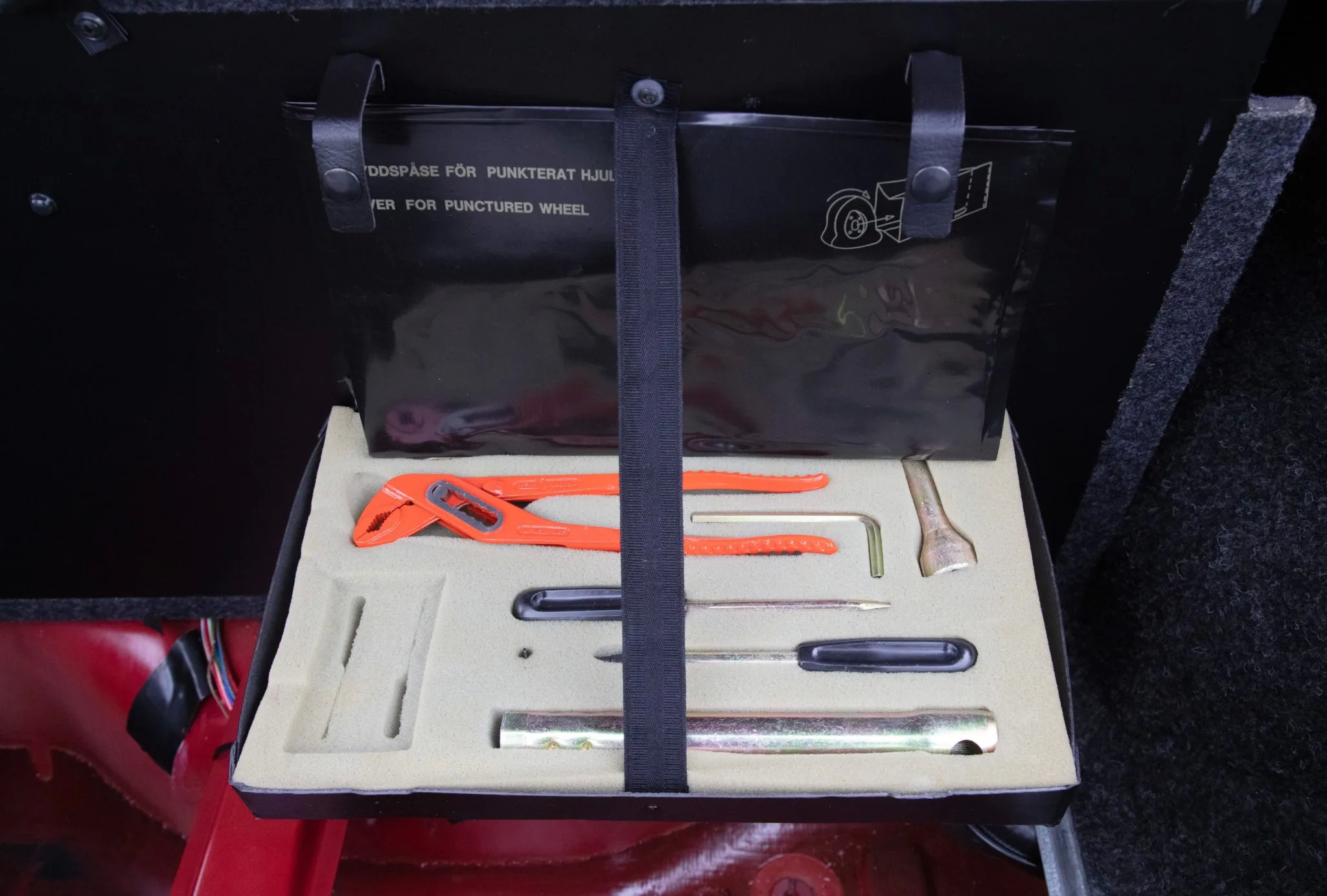 This 246-Mile Saab 900 Turbo Convertible Just Sold For More Than A 2023 Corvette Z06