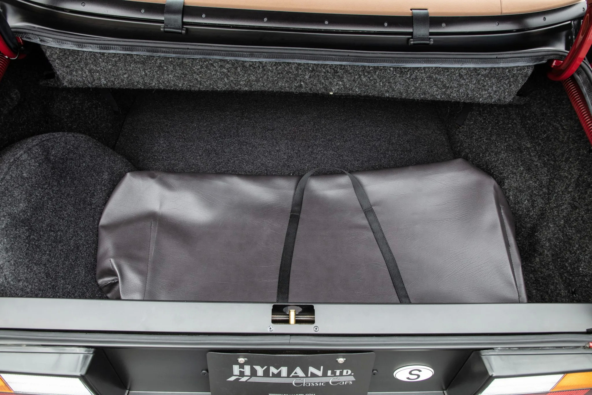 This 246-Mile Saab 900 Turbo Convertible Just Sold For More Than A 2023 Corvette Z06